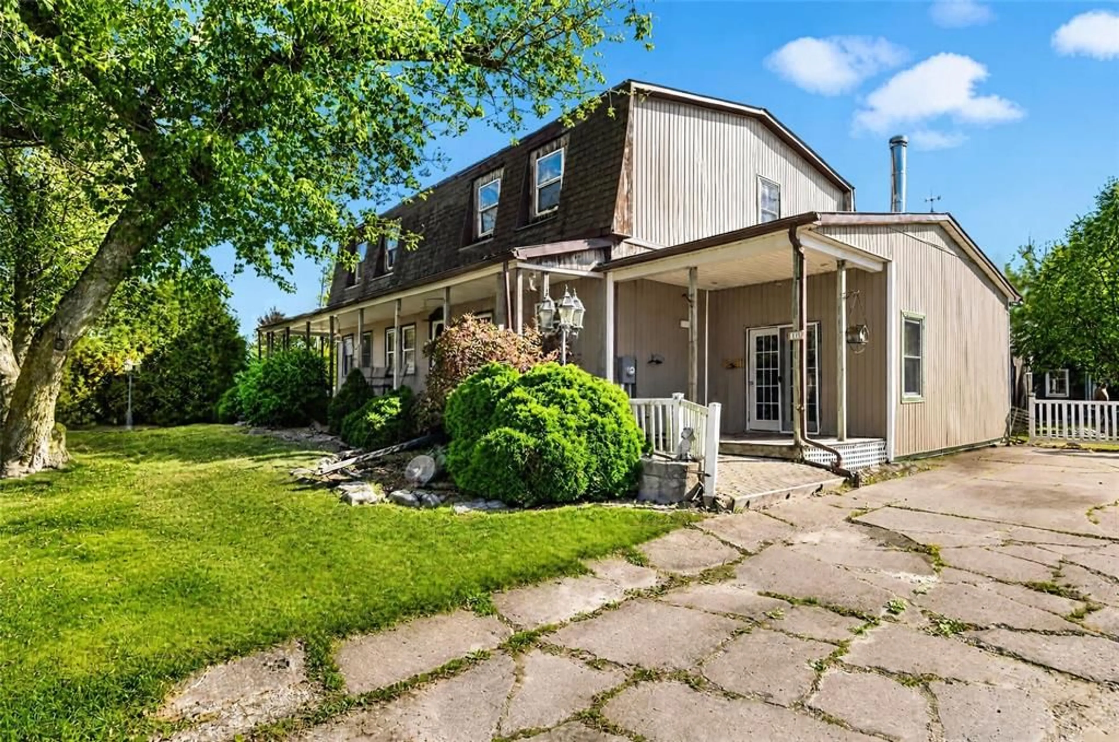 Patio, street for 1363 MAIN St, St Clair Ontario N0P 2R0