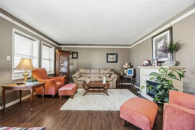 1363 MAIN St, St Clair 5