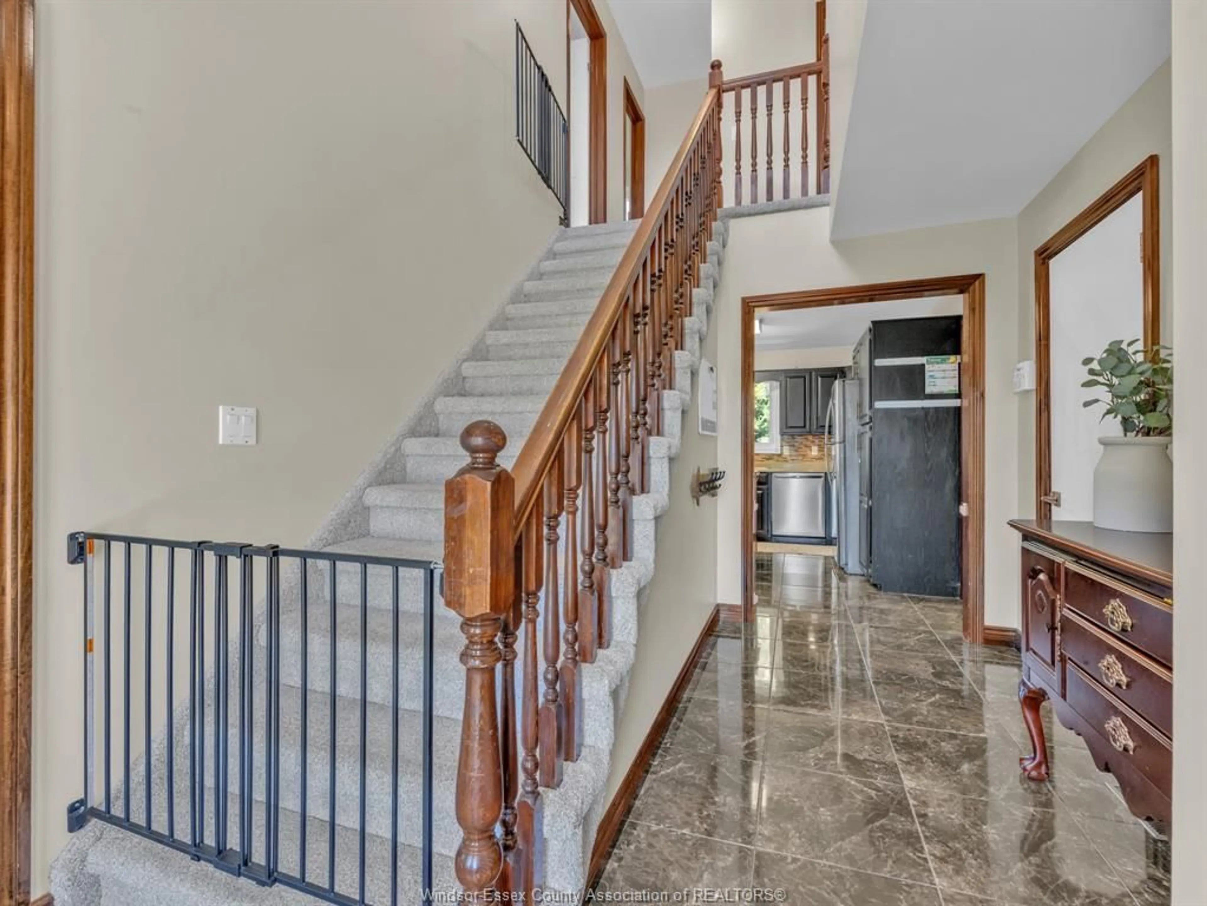 Indoor foyer for 9 EVANS Ave, Leamington Ontario N8H 4X2