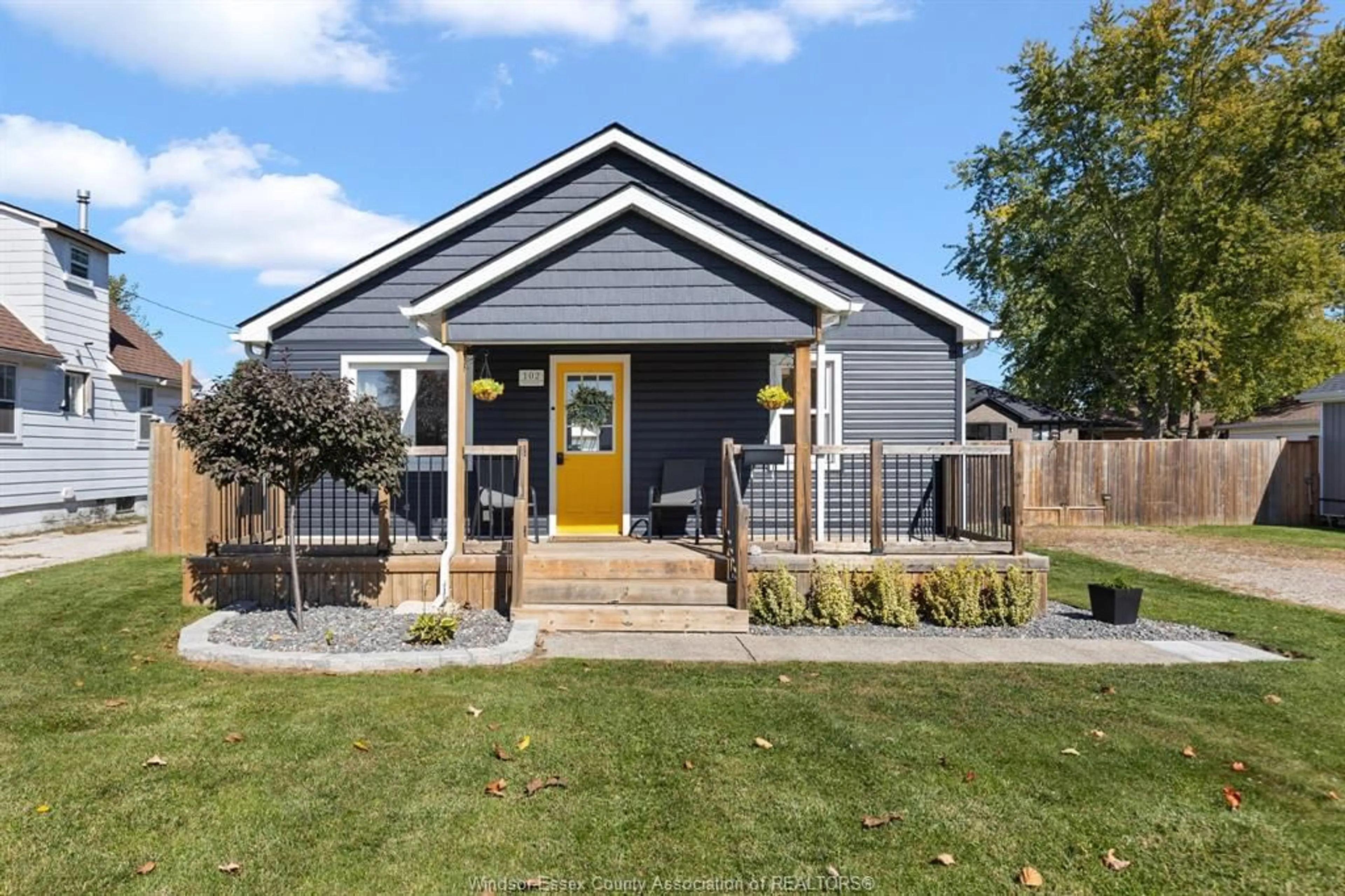 Home with vinyl exterior material, street for 102 DUFF St, Amherstburg Ontario N9V 2P6