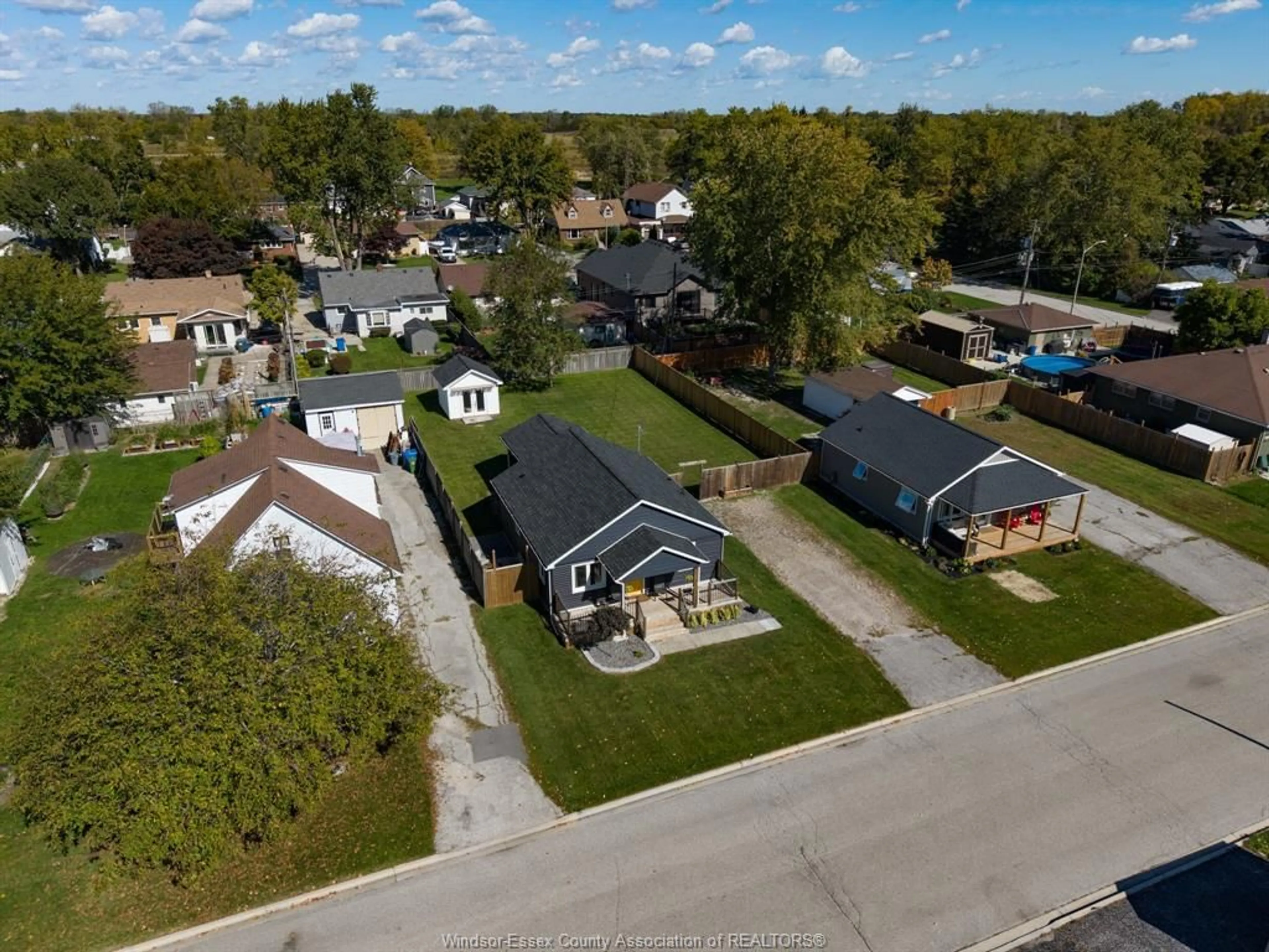 A pic from outside/outdoor area/front of a property/back of a property/a pic from drone, street for 102 DUFF St, Amherstburg Ontario N9V 2P6