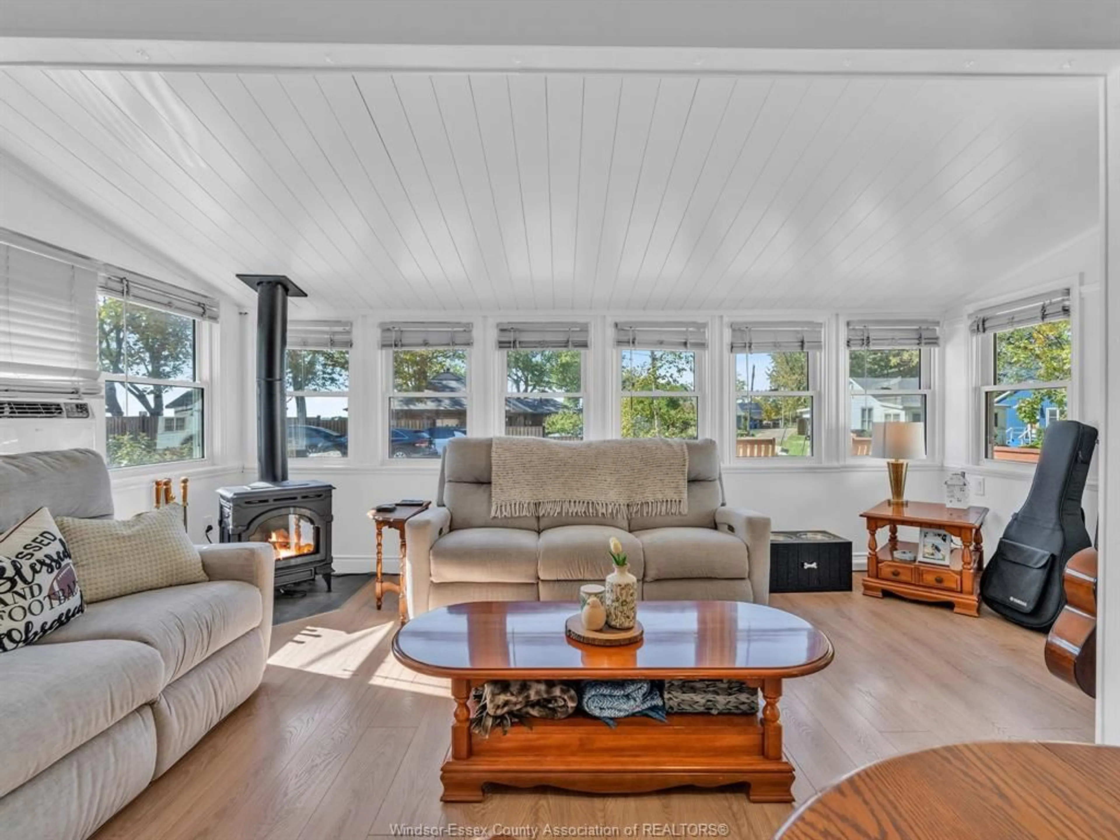 Living room with furniture, unknown for 100 MCCARTHY Lane, Essex Ontario N0R 1G0