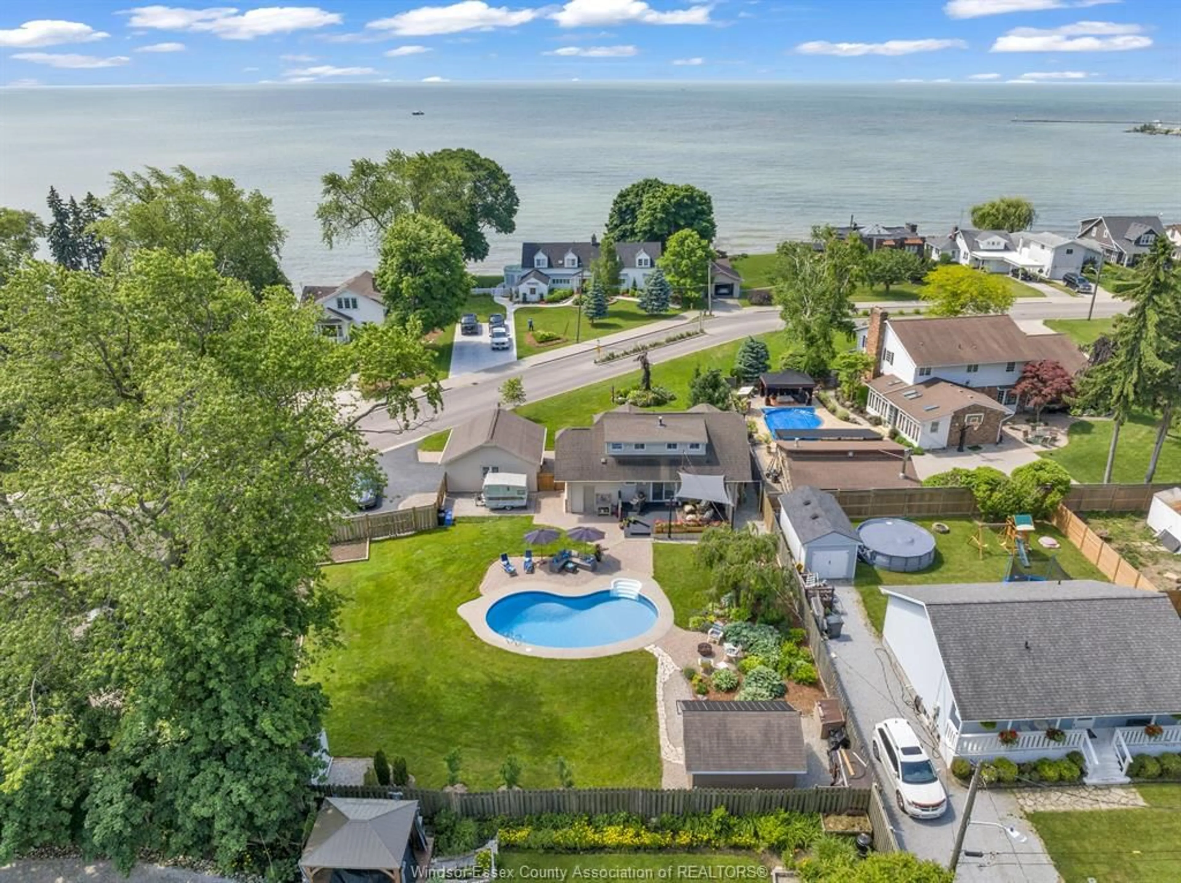 A pic from outside/outdoor area/front of a property/back of a property/a pic from drone, water/lake/river/ocean view for 320 LAKEVIEW Ave, Kingsville Ontario N9Y 2E3