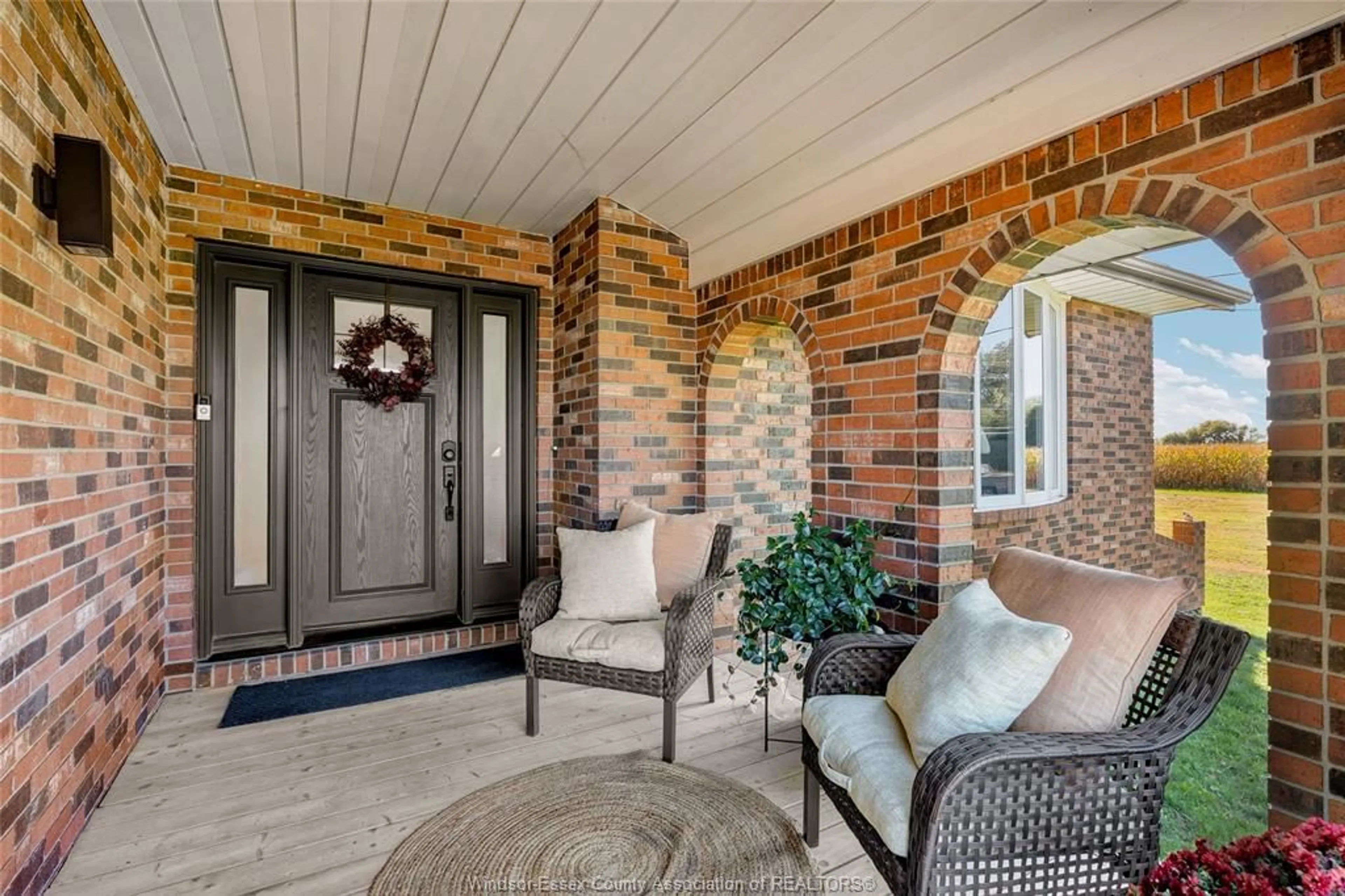 Indoor entryway for 7730 MALDEN Rd, LaSalle Ontario N9J 2V2