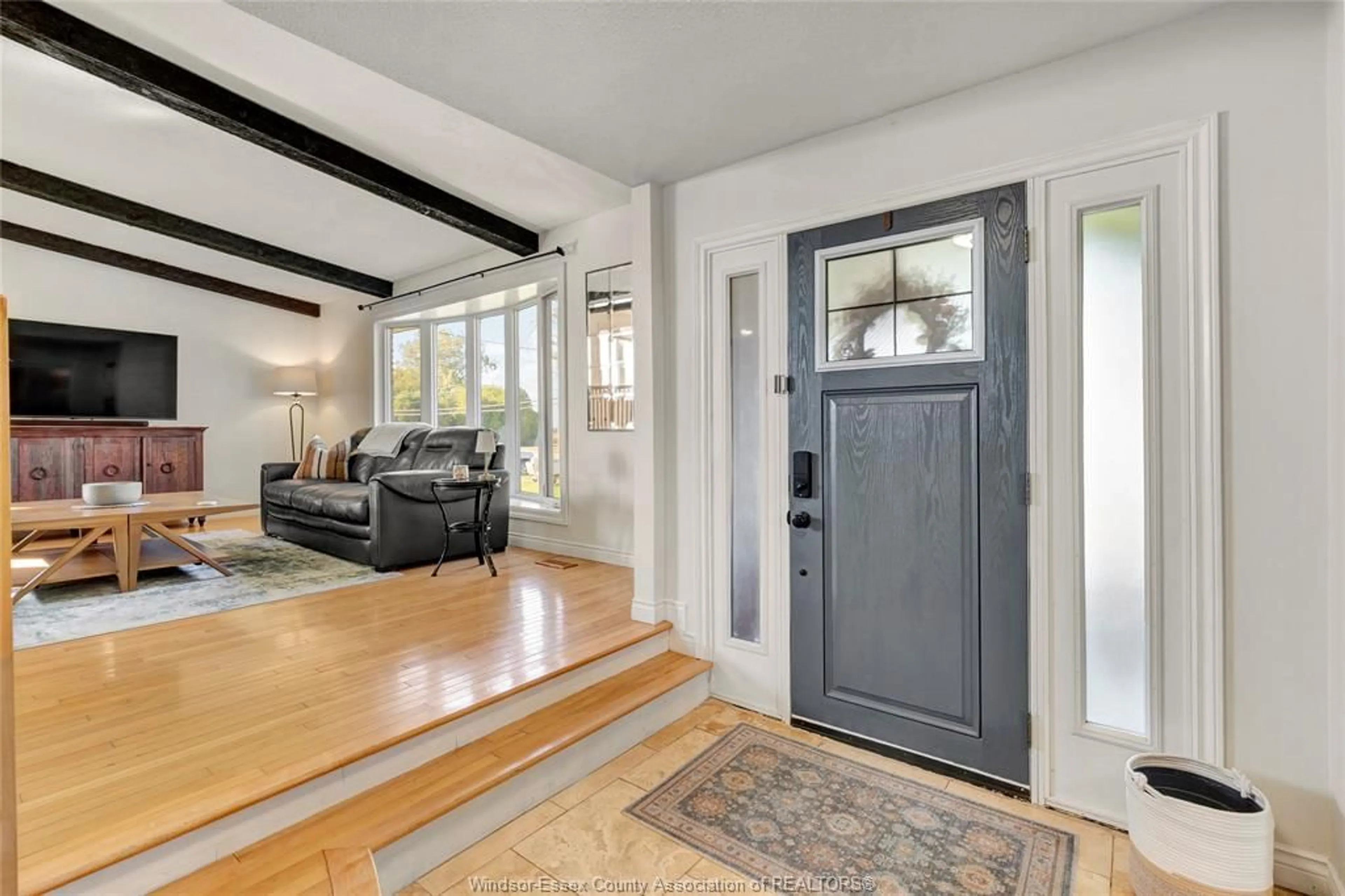 Indoor entryway for 7730 MALDEN Rd, LaSalle Ontario N9J 2V2
