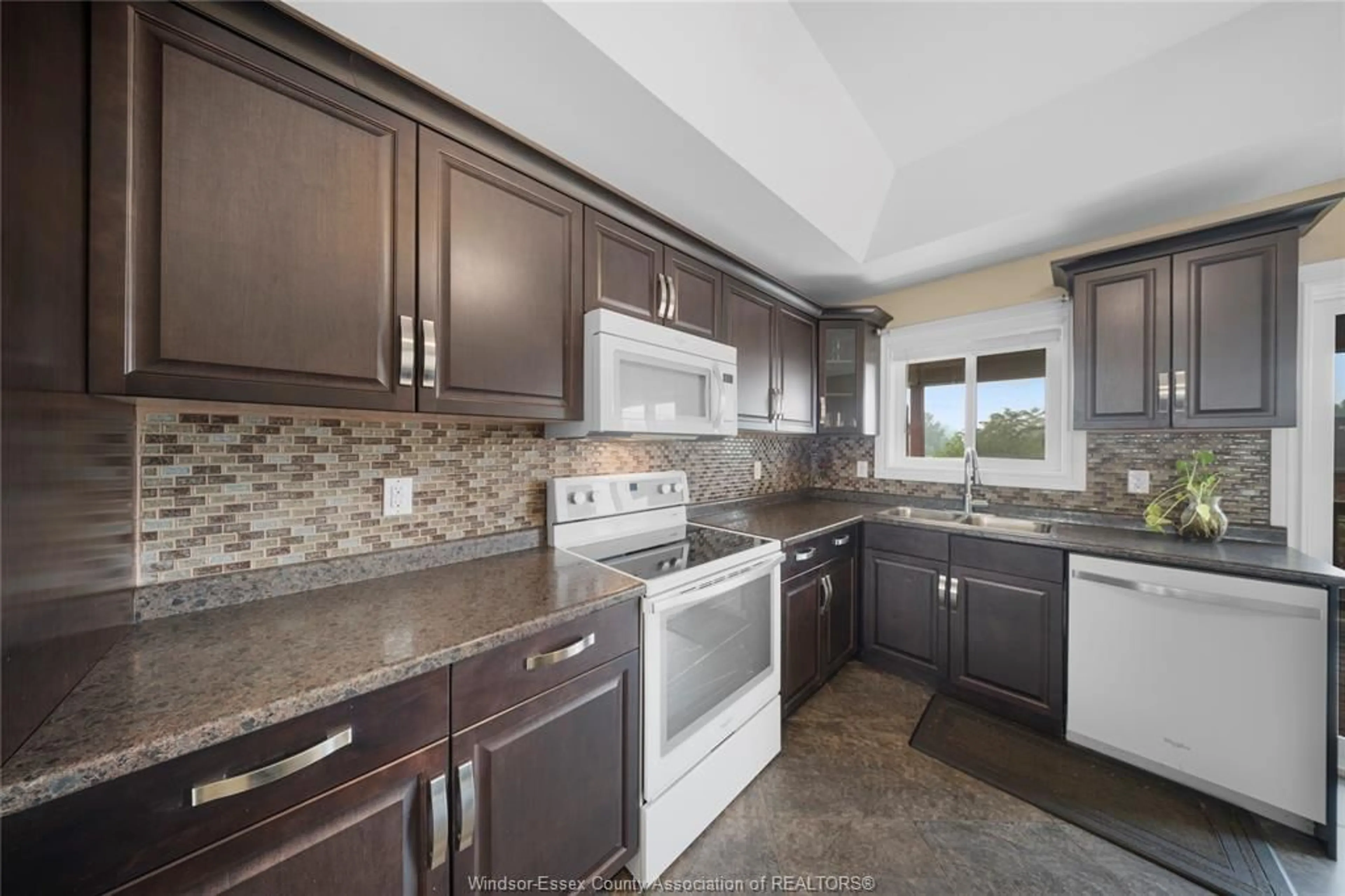 Unknown for 1920 MANITOBA St, Windsor Ontario N9B 3H8