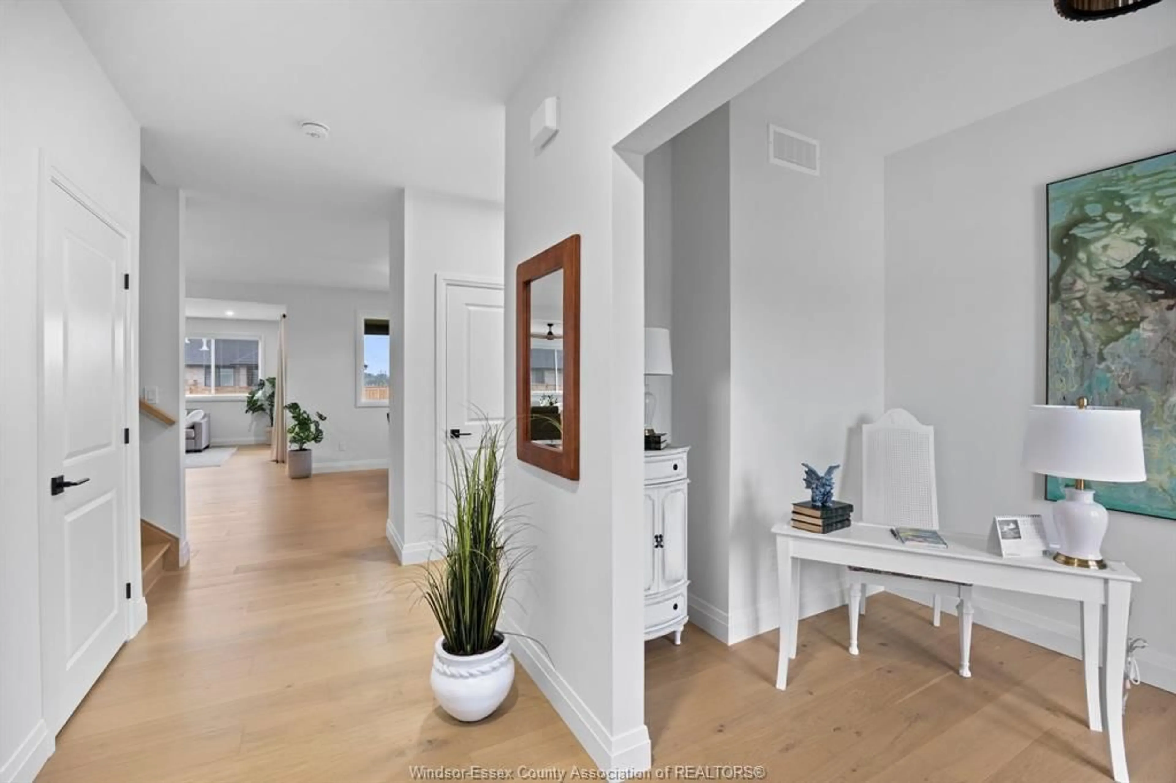 Indoor entryway for 101 ERIE ISLE Crt, Amherstburg Ontario N9V 0H1