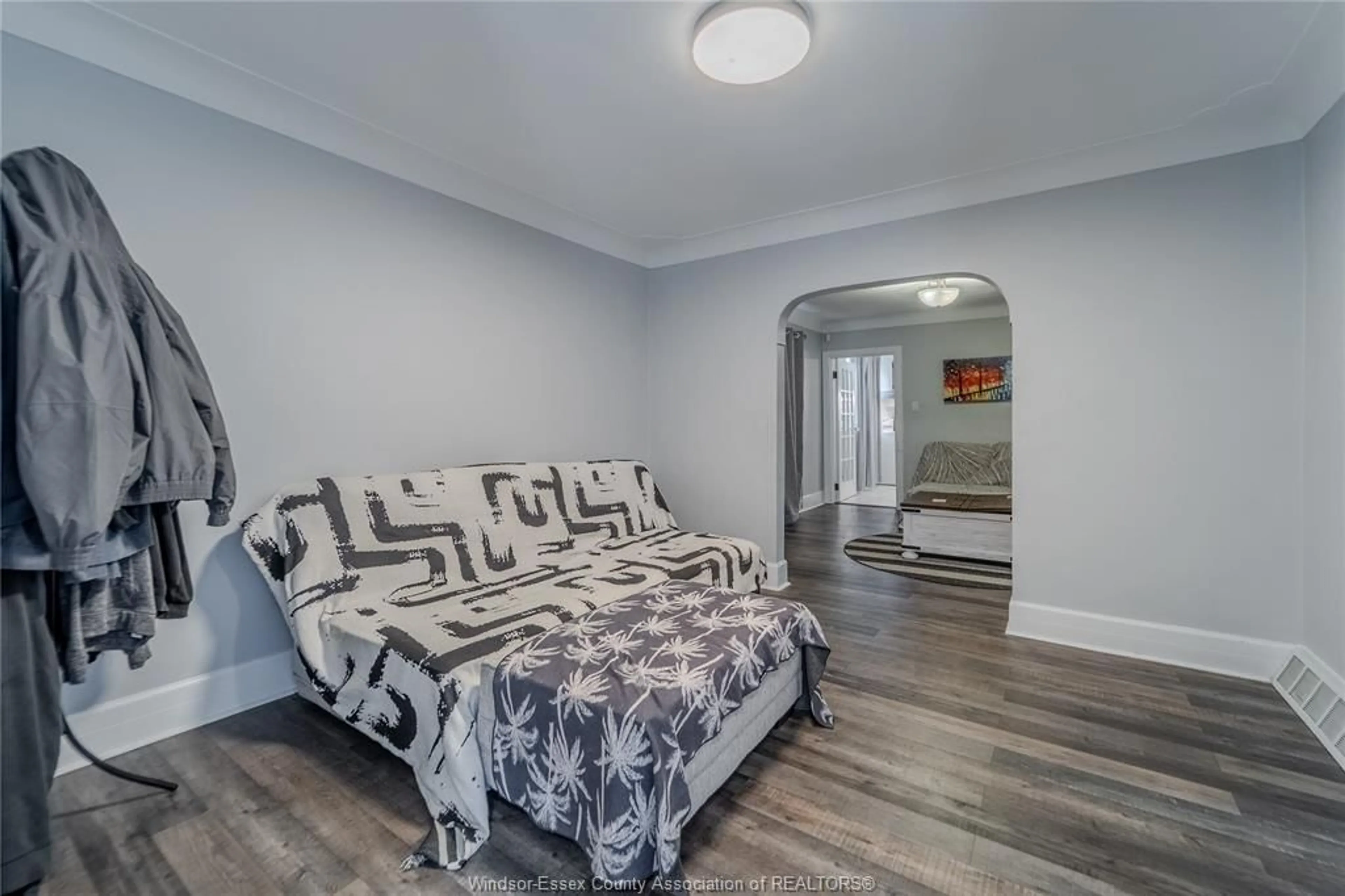 A pic of a room for 1601 South Cameron, Windsor Ontario N9B 3C8