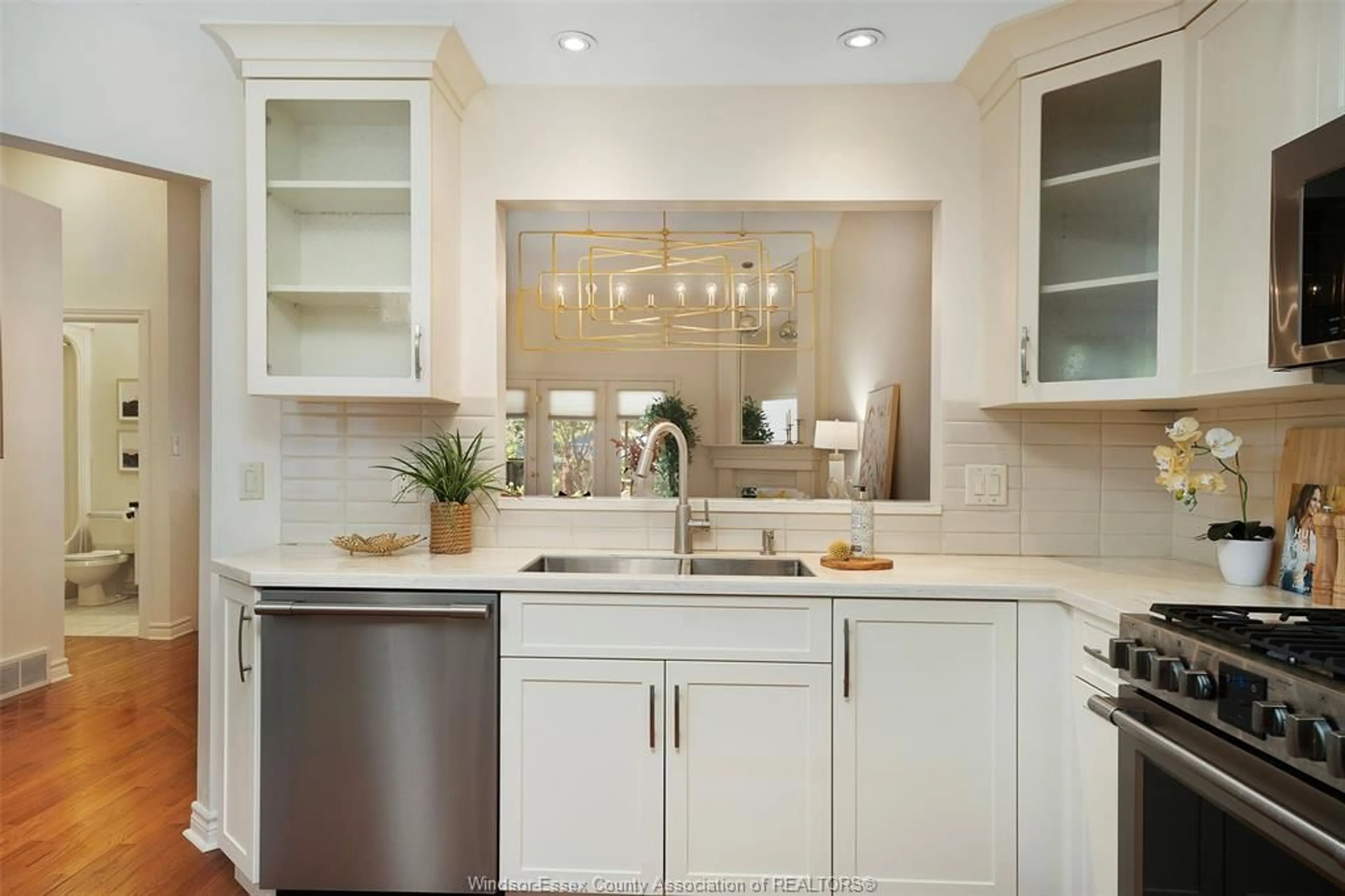 Contemporary kitchen, ceramic/tile floor for 46 CHEROKEE Lane, Leamington Ontario N8H 5H8