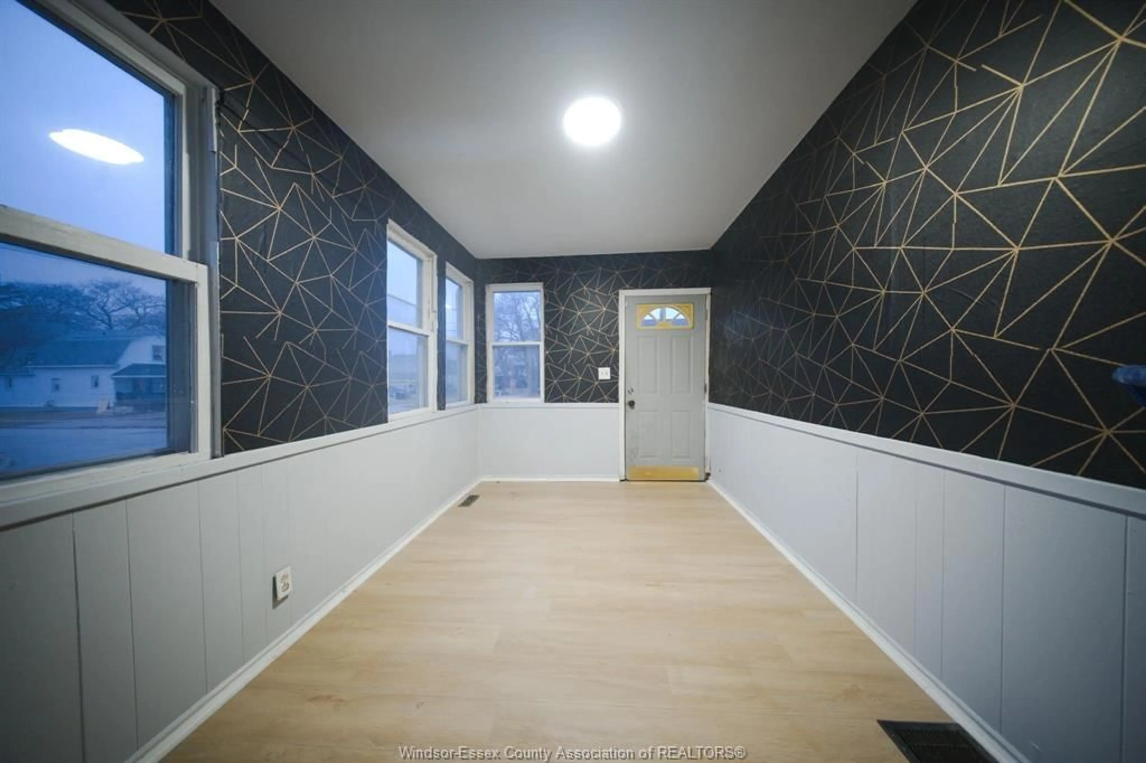 A pic of a room for 1591 MARTINDALE St, Windsor Ontario N9B 1G5