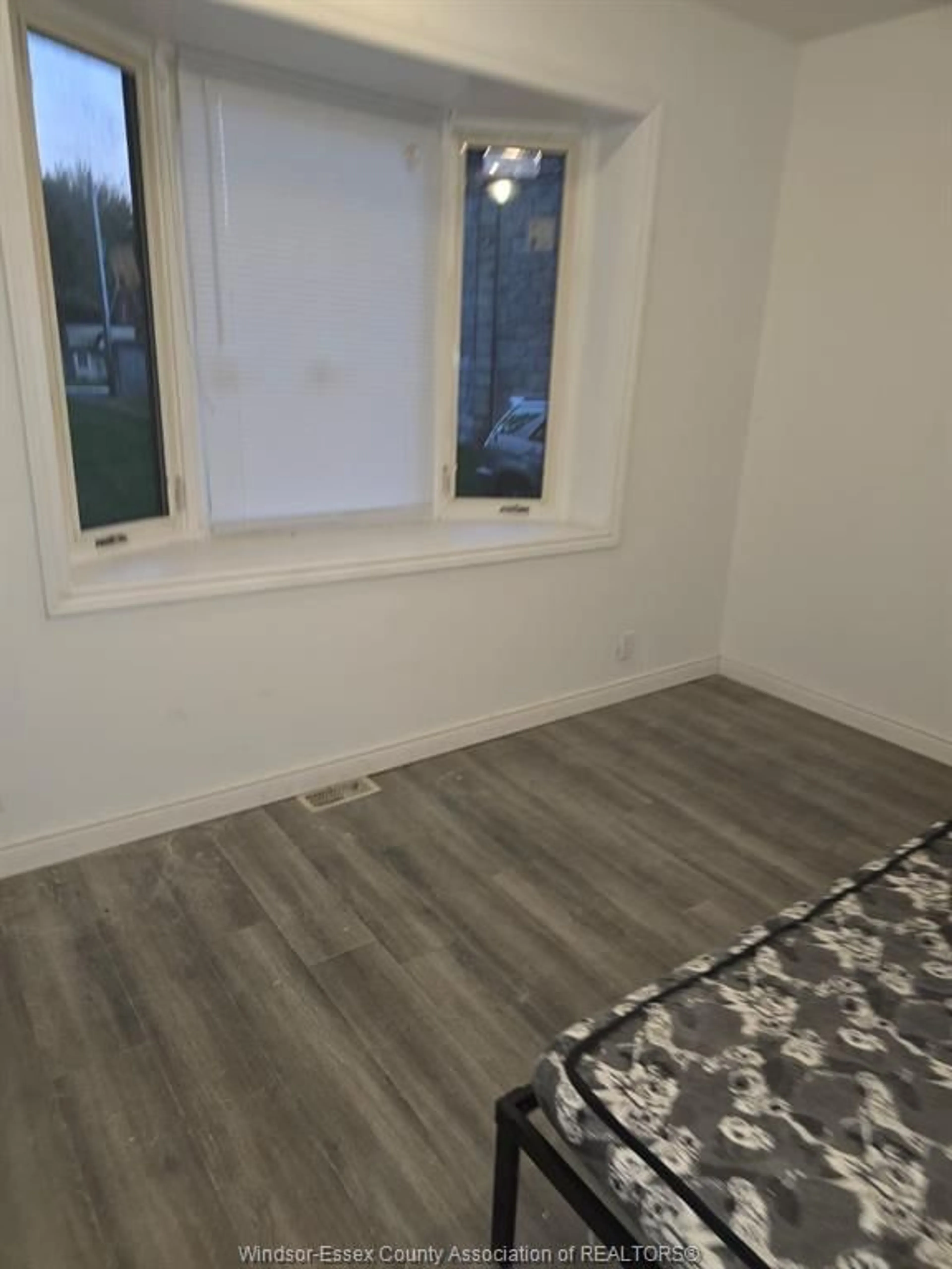 A pic of a room for 3272 PETER St, Windsor Ontario N9E 4V6