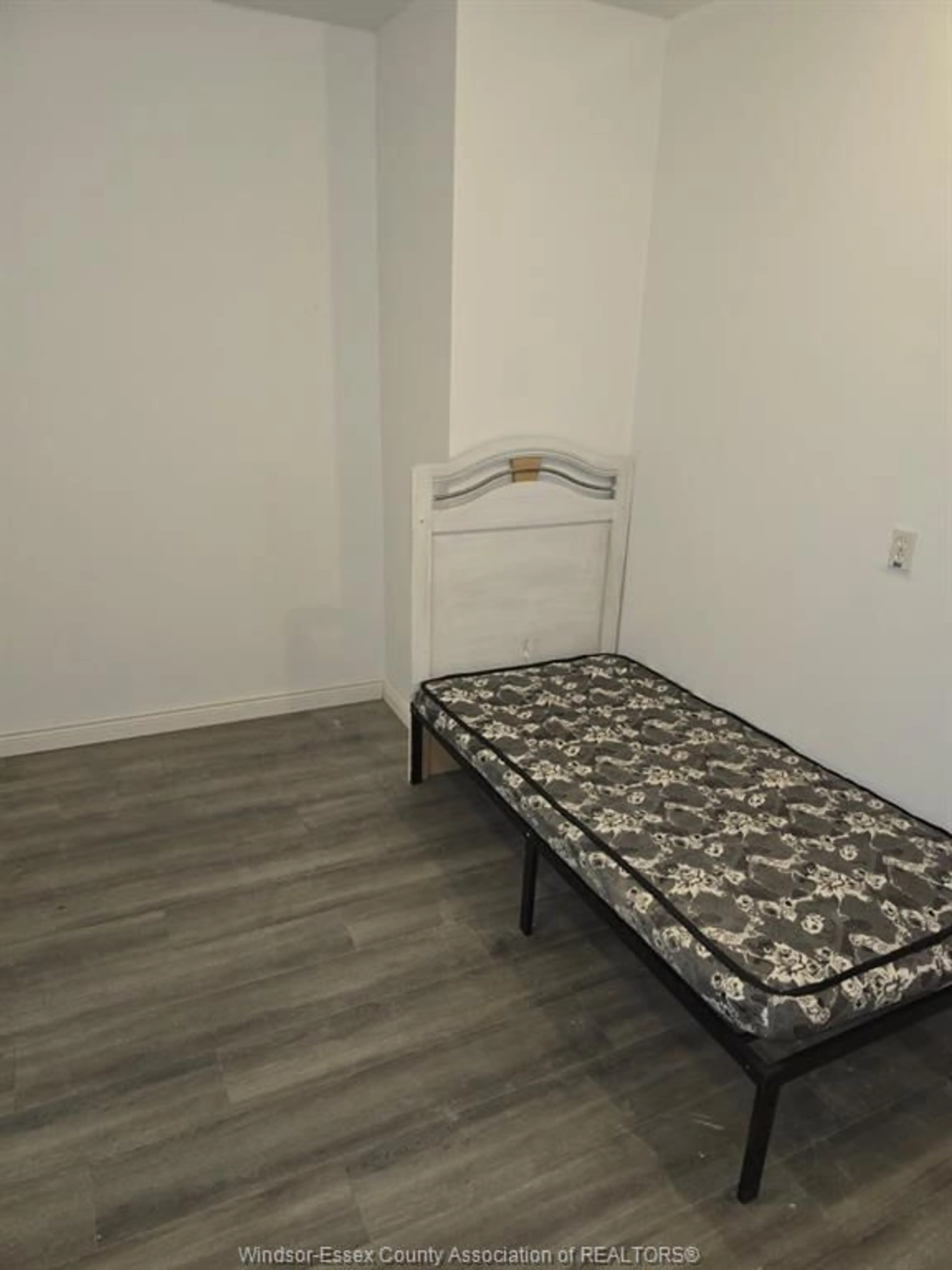 A pic of a room for 3272 PETER St, Windsor Ontario N9E 4V6