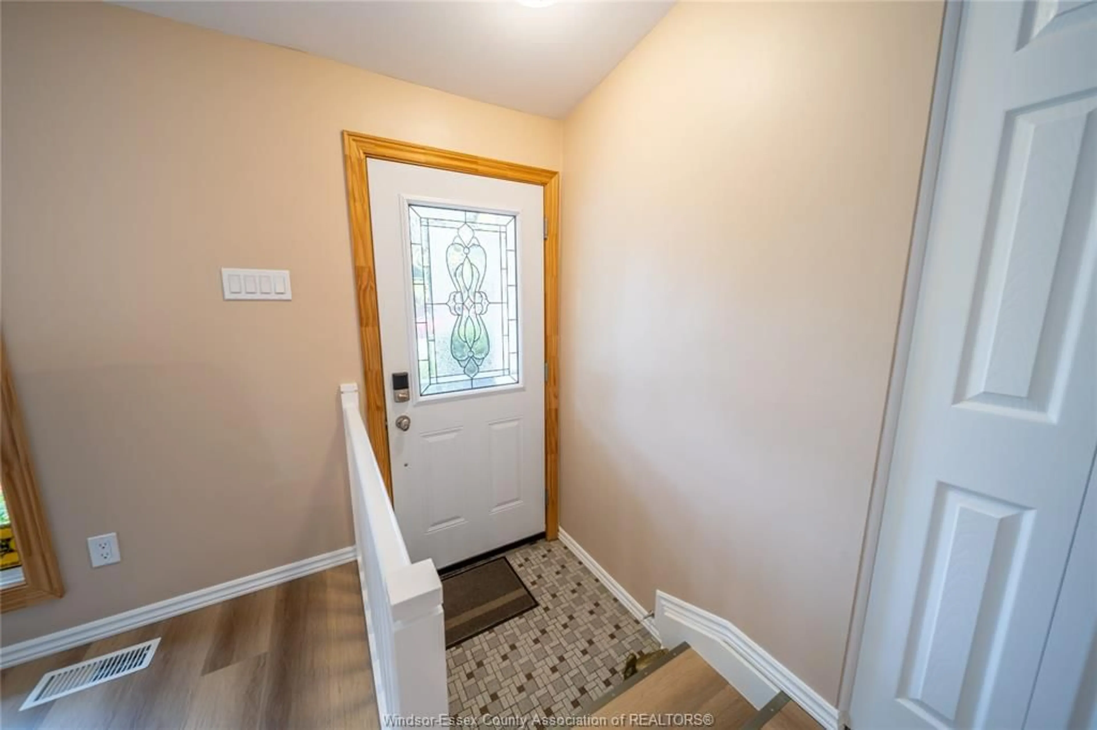 Indoor entryway for 4369 ASHFIELD Cres, Windsor Ontario N9G 2G8