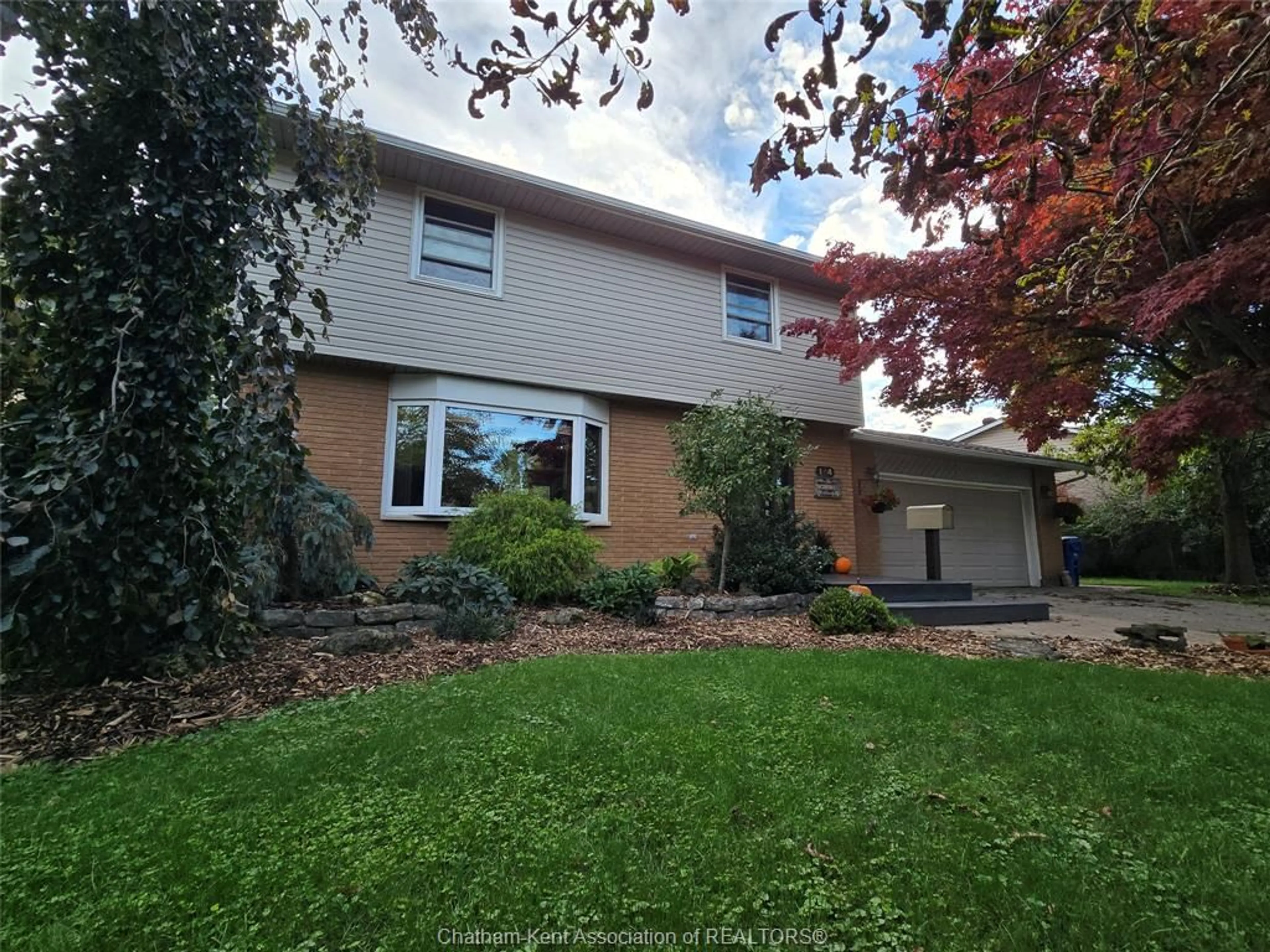 A pic from outside/outdoor area/front of a property/back of a property/a pic from drone, street for 184 CHIPPEWA Dr, Chatham Ontario N7M 5S1