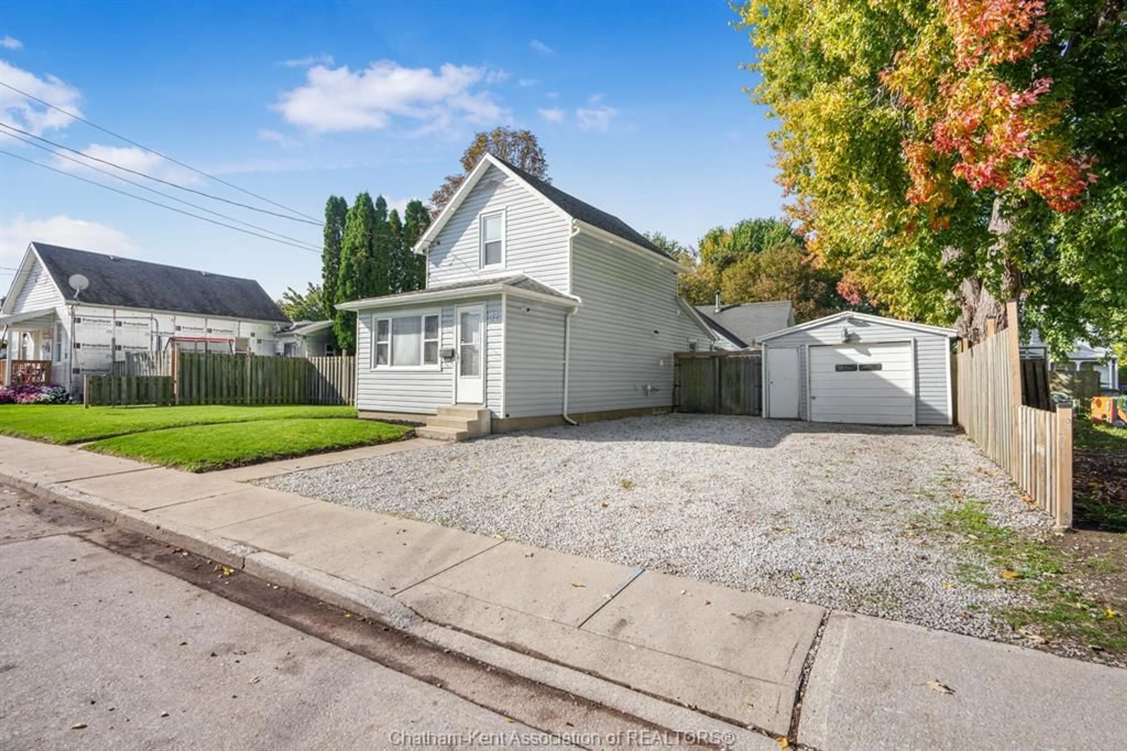 A pic from outside/outdoor area/front of a property/back of a property/a pic from drone, street for 32 Foster St, Chatham Ontario N7M 4N5