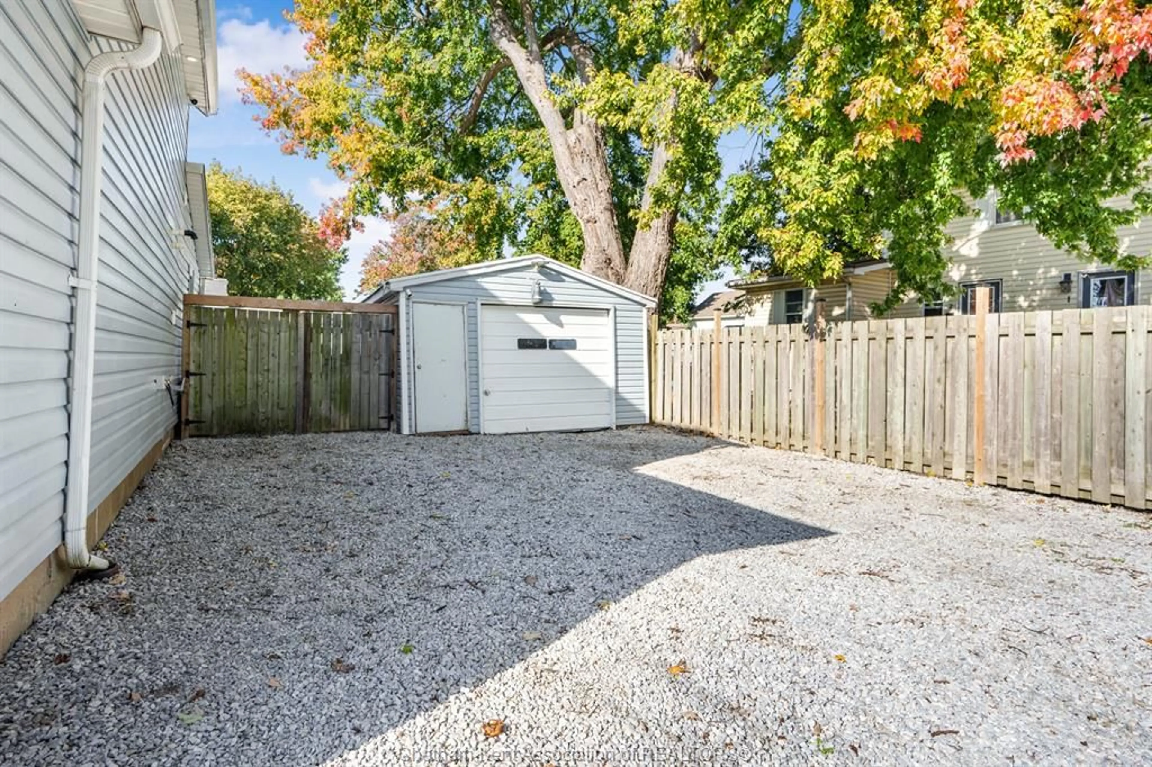 Unknown for 32 Foster St, Chatham Ontario N7M 4N5