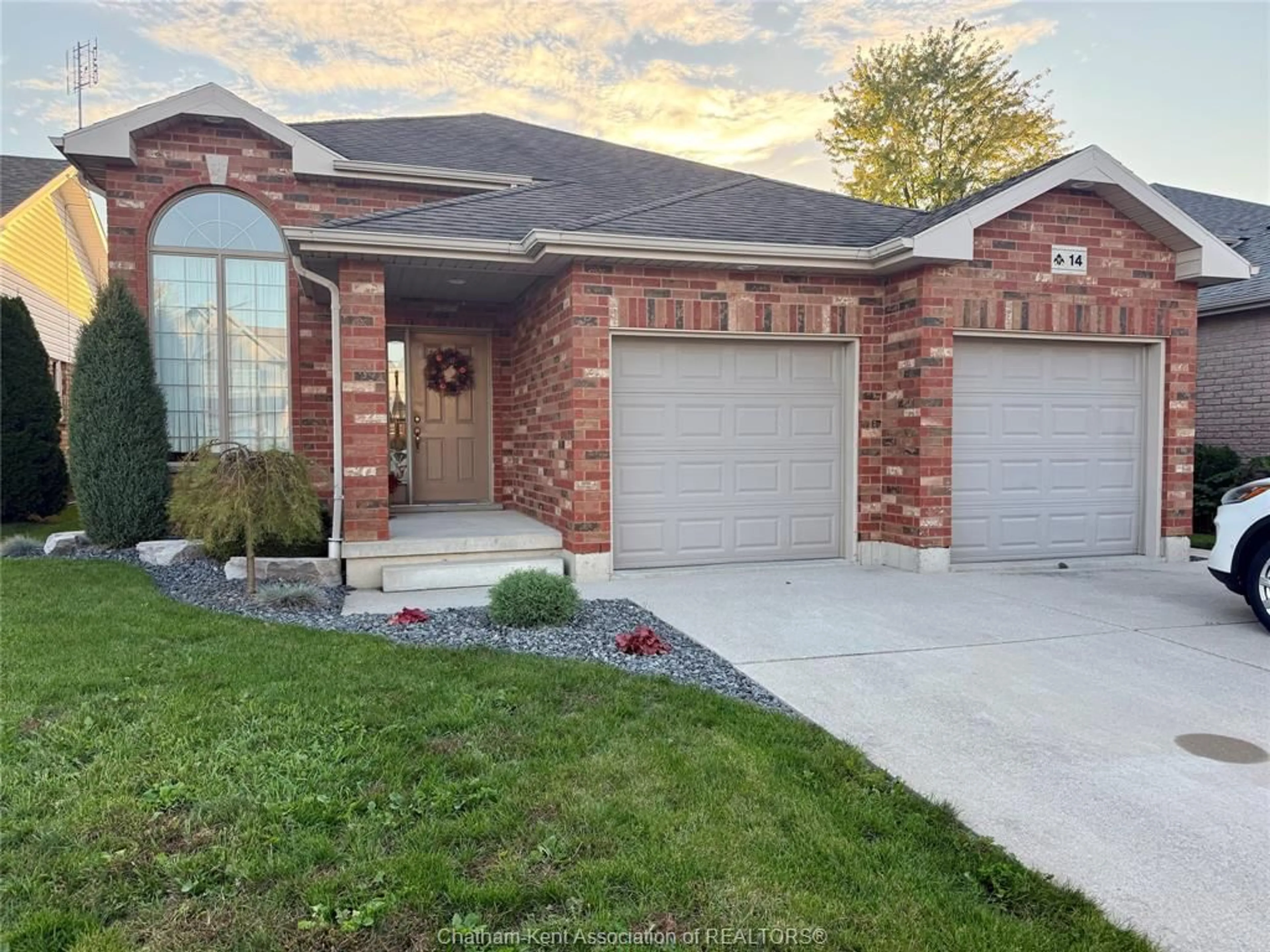 Home with brick exterior material, street for 14 Smithfield Cir, Chatham Ontario N7L 5L5