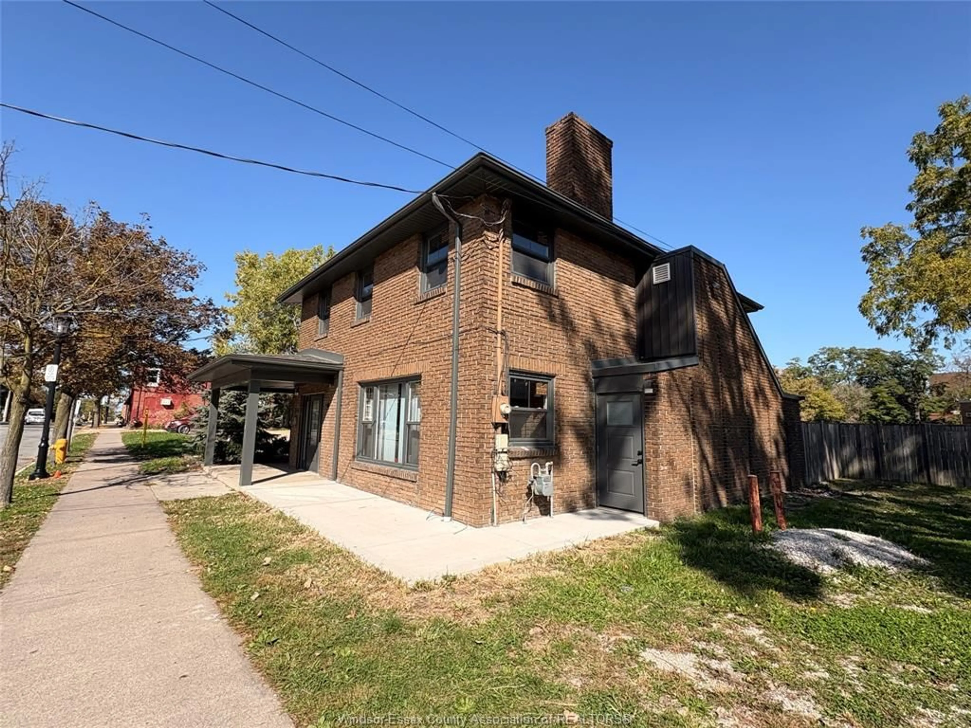 Unknown for 354 MILL, Windsor Ontario N9C 2R4
