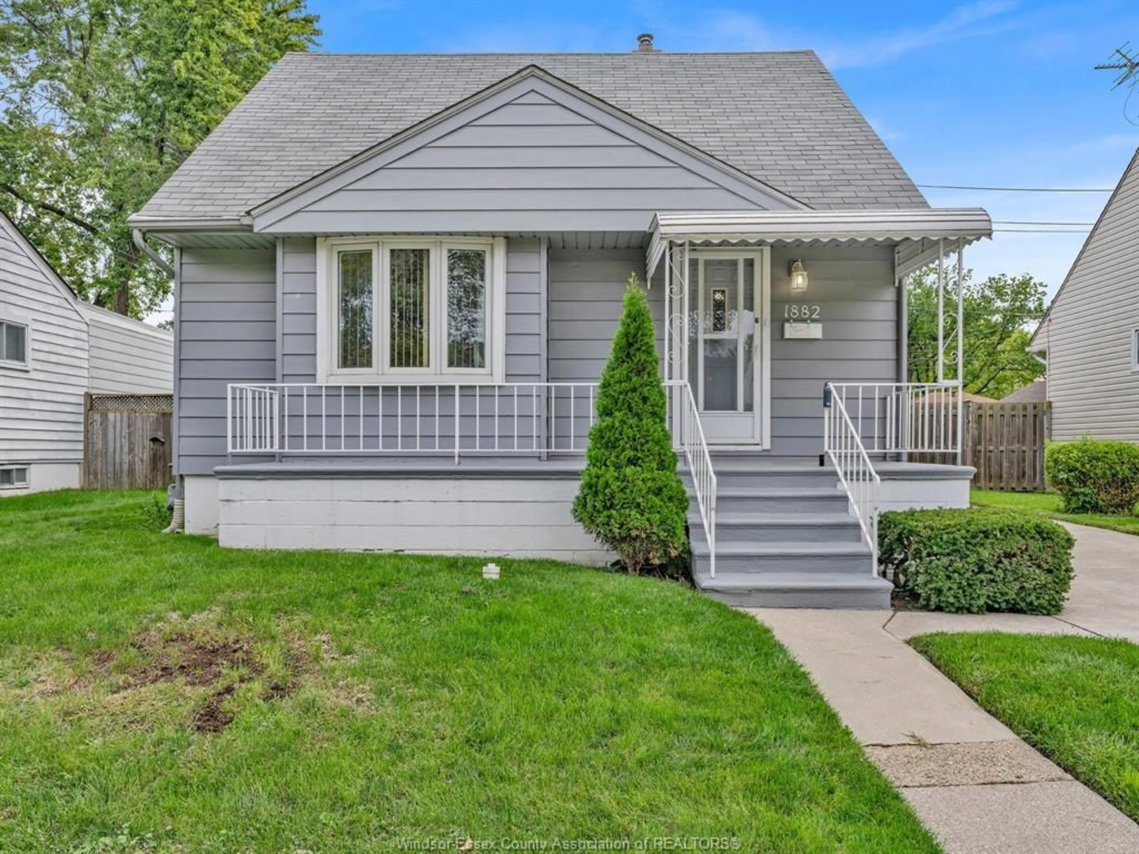 Home with vinyl exterior material, street for 1882 MALTA Rd, Windsor Ontario N8W 4H2