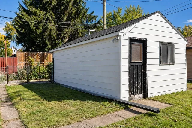 502 MCKAY, Windsor 2