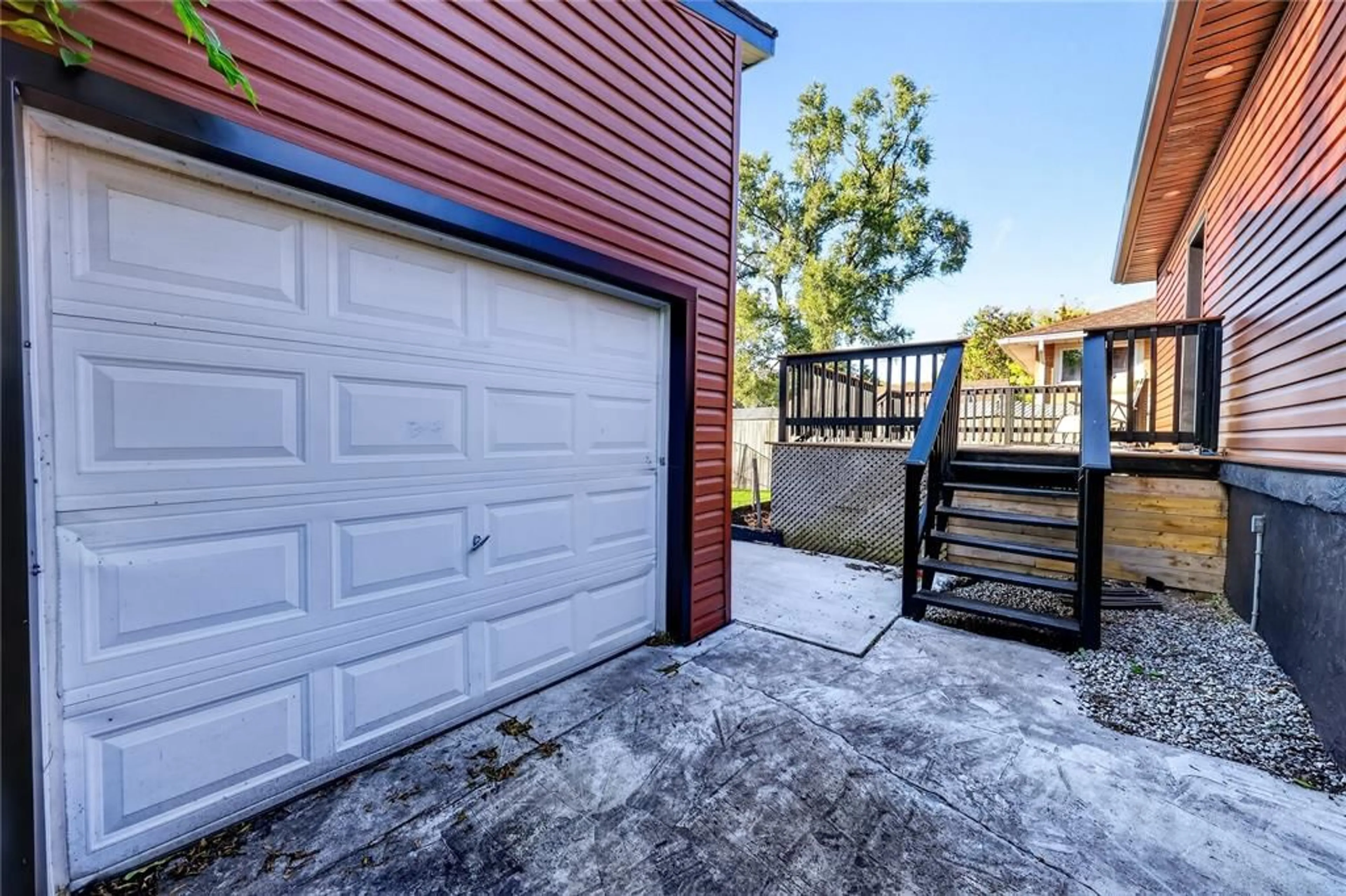 Indoor garage for 109 Sutton St, Sarnia Ontario N7T 3S4