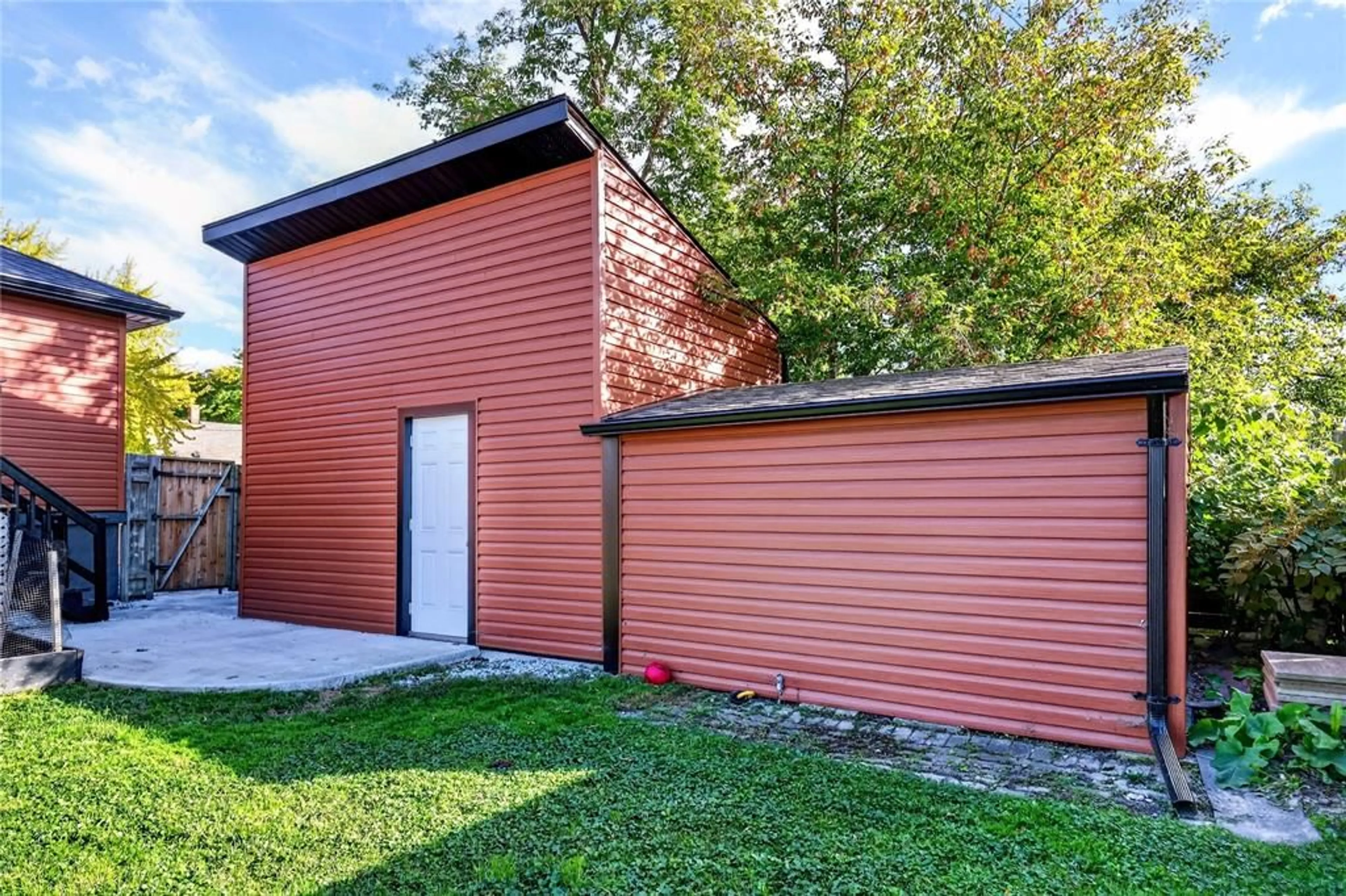 Unknown for 109 Sutton St, Sarnia Ontario N7T 3S4