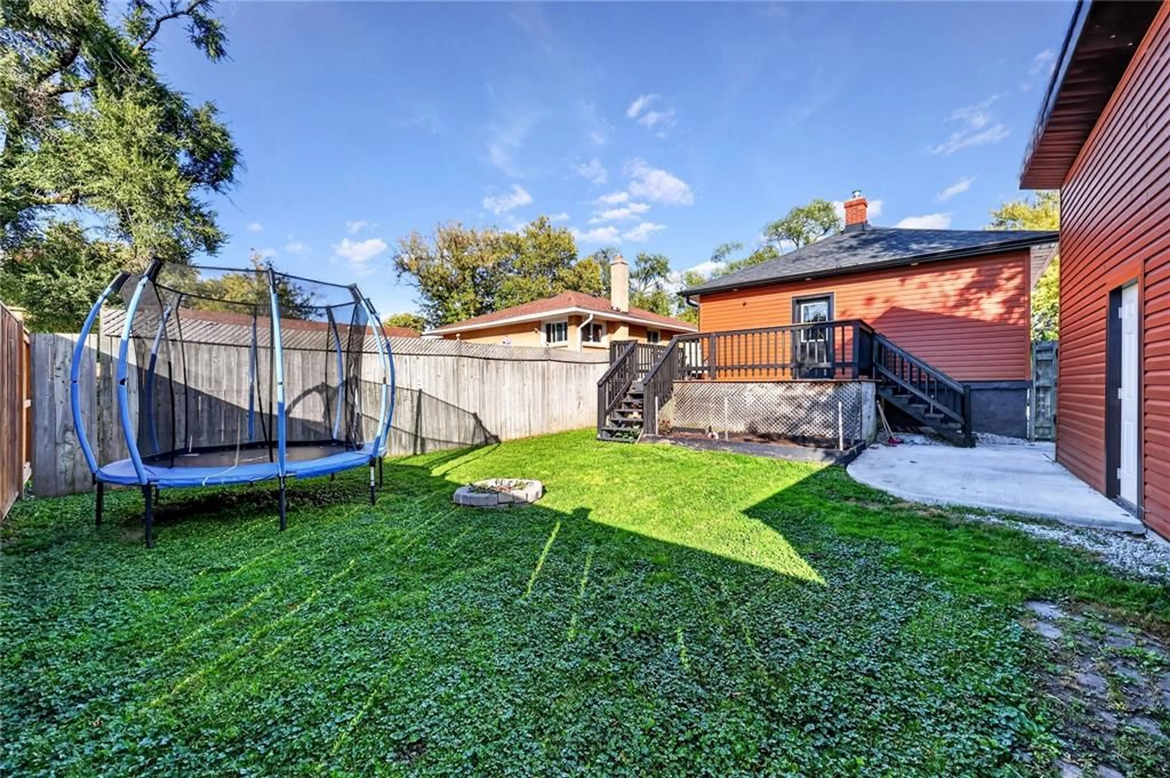 A pic from outside/outdoor area/front of a property/back of a property/a pic from drone, street for 109 Sutton St, Sarnia Ontario N7T 3S4