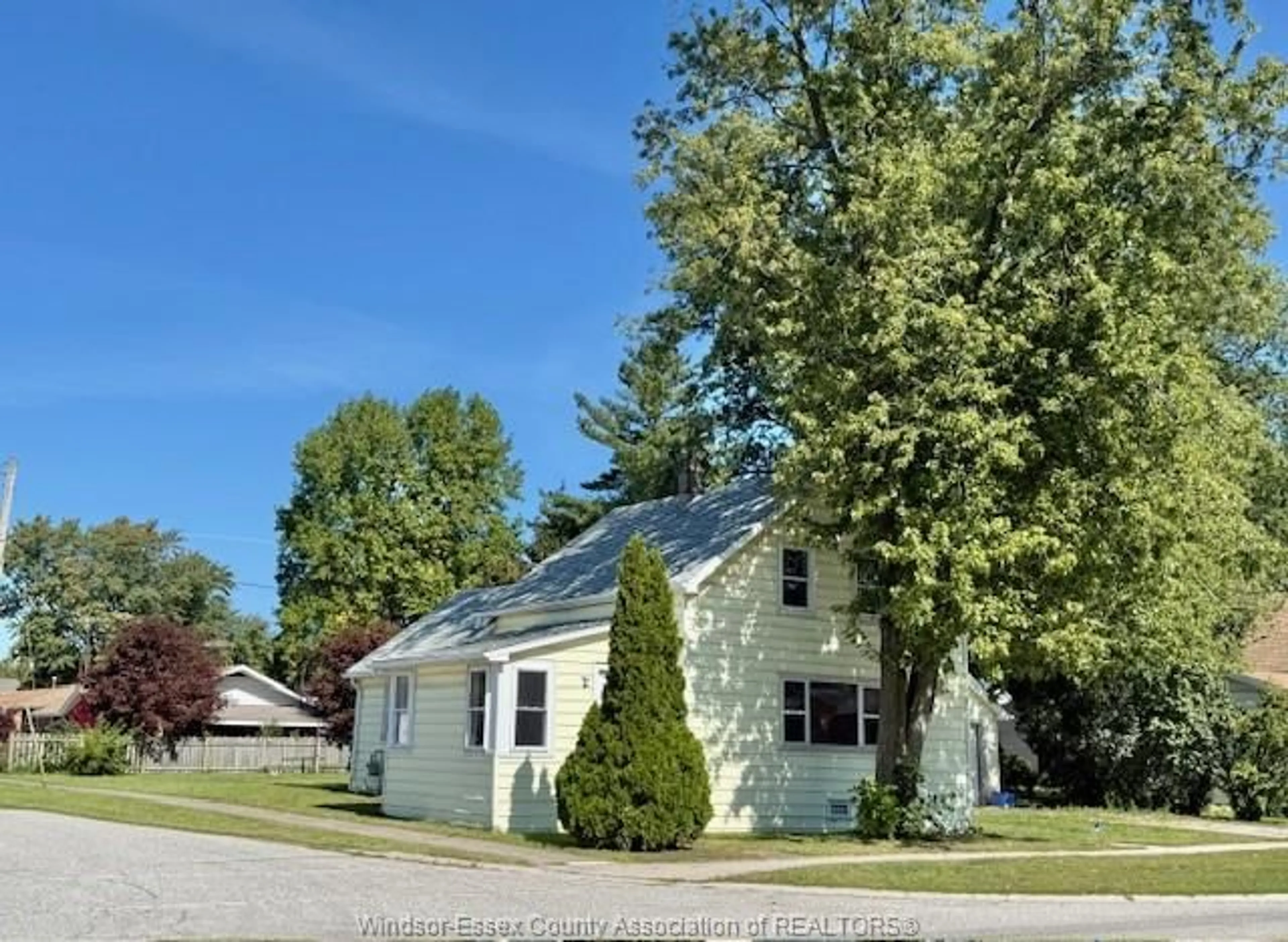 A pic from outside/outdoor area/front of a property/back of a property/a pic from drone, street for 537 BROADWAY, Belle River Ontario N0R 1A0