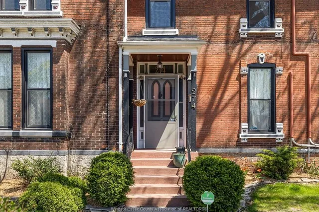 274 CRAWFORD Ave, Windsor 4