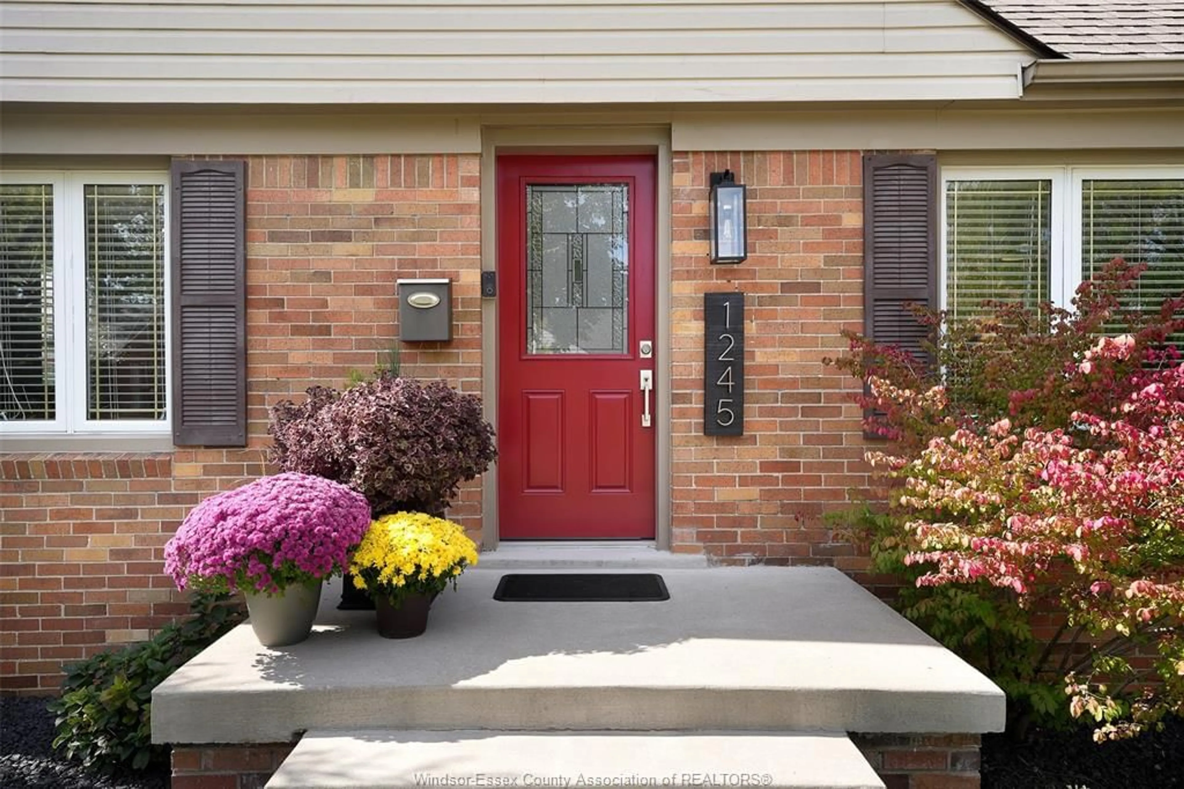 Unknown for 1245 Fairview Blvd, Windsor Ontario N8S 3E8