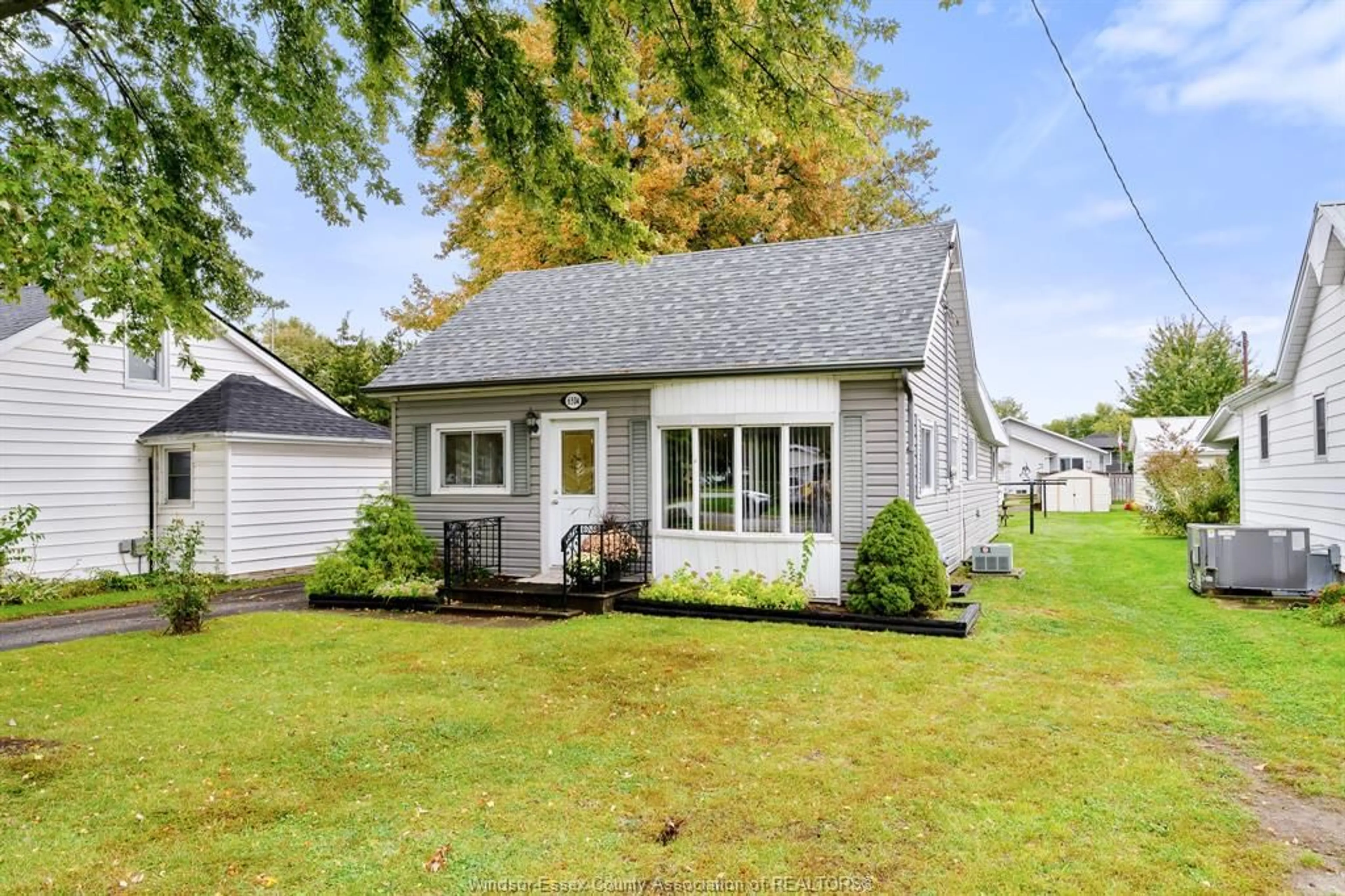 Home with vinyl exterior material, street for 6504 ABBOTT Ave, Comber Ontario N0P 1J0