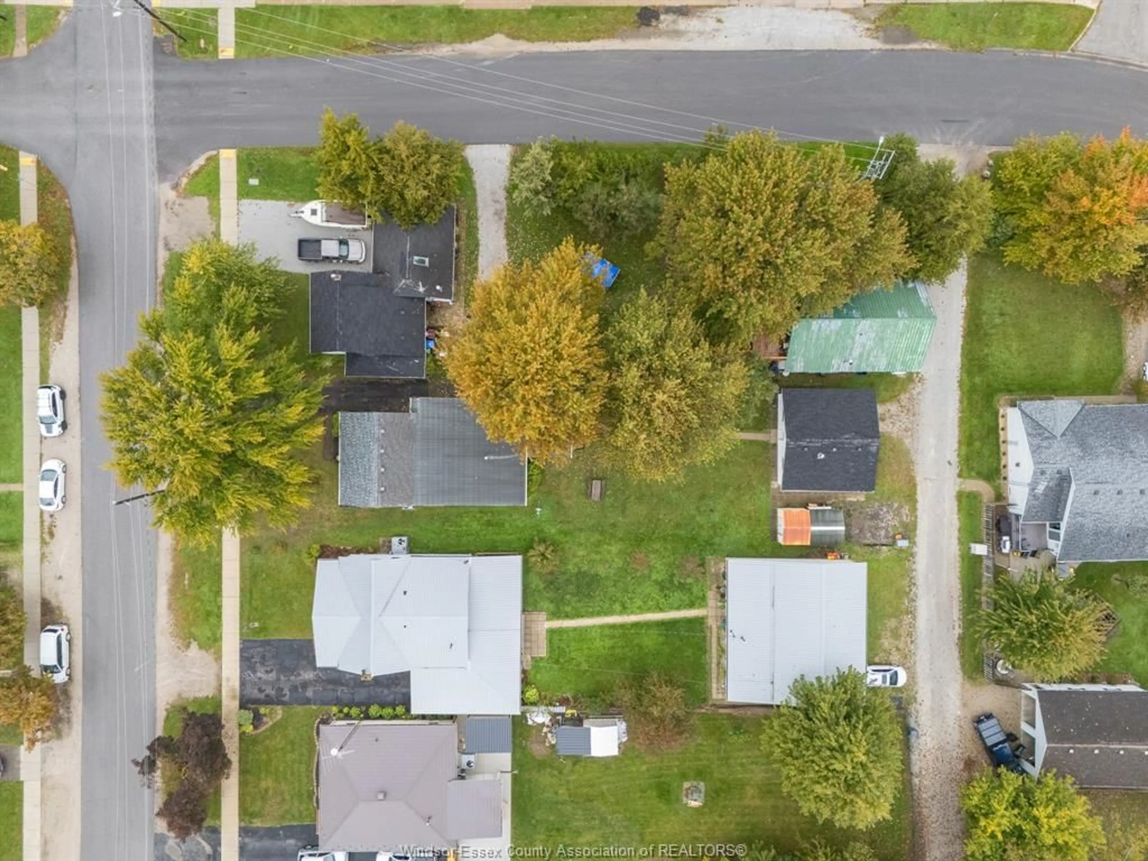 A pic from outside/outdoor area/front of a property/back of a property/a pic from drone, street for 6504 ABBOTT Ave, Comber Ontario N0P 1J0