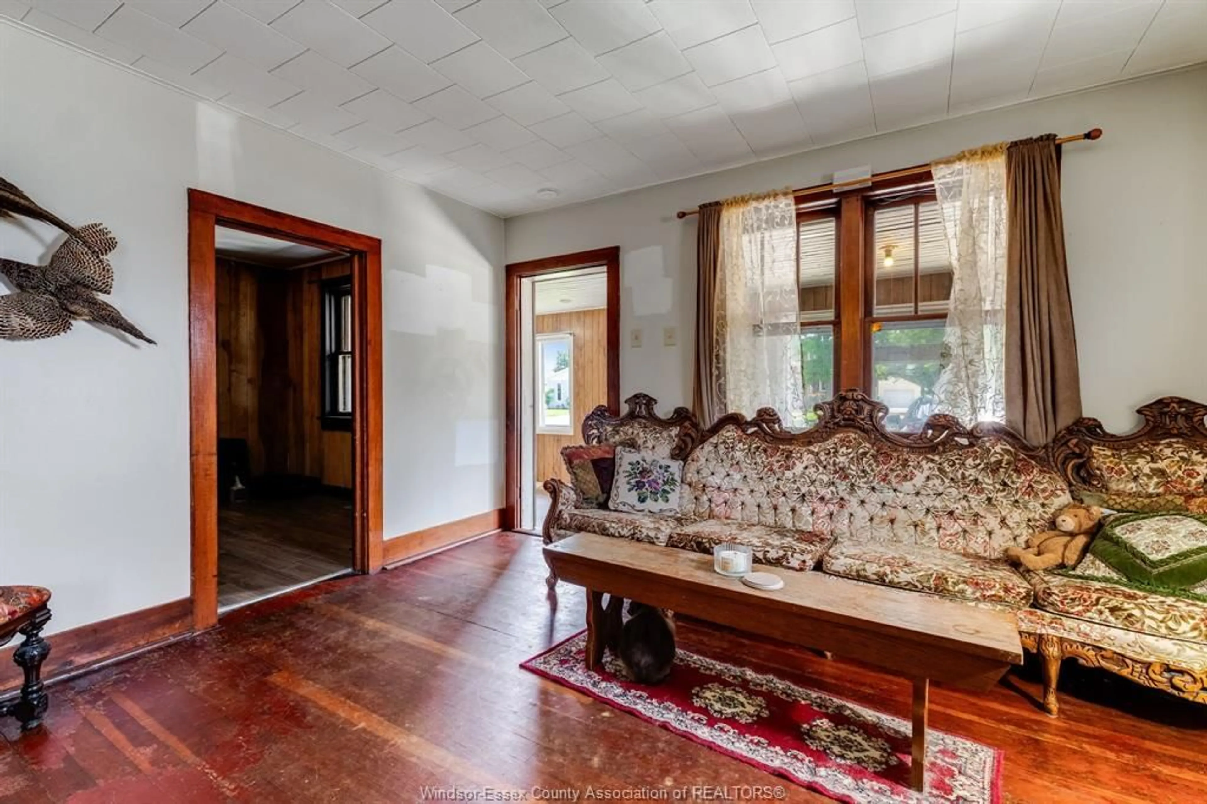 Indoor foyer for 114 ABERDEEN St, Merlin Ontario N0P 1W0