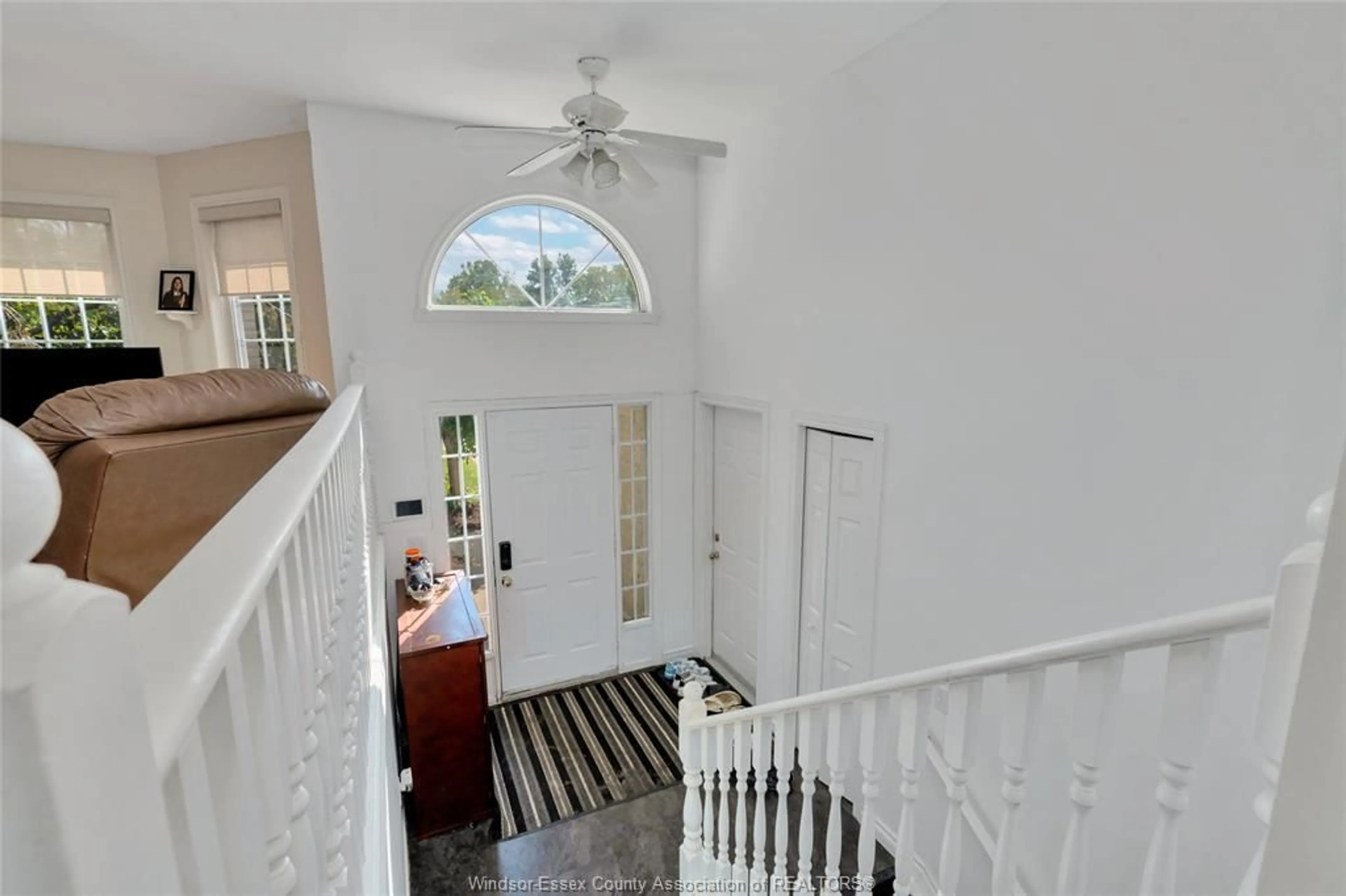 Indoor foyer for 24 MATIER, Wheatley Ontario N0P 2P0