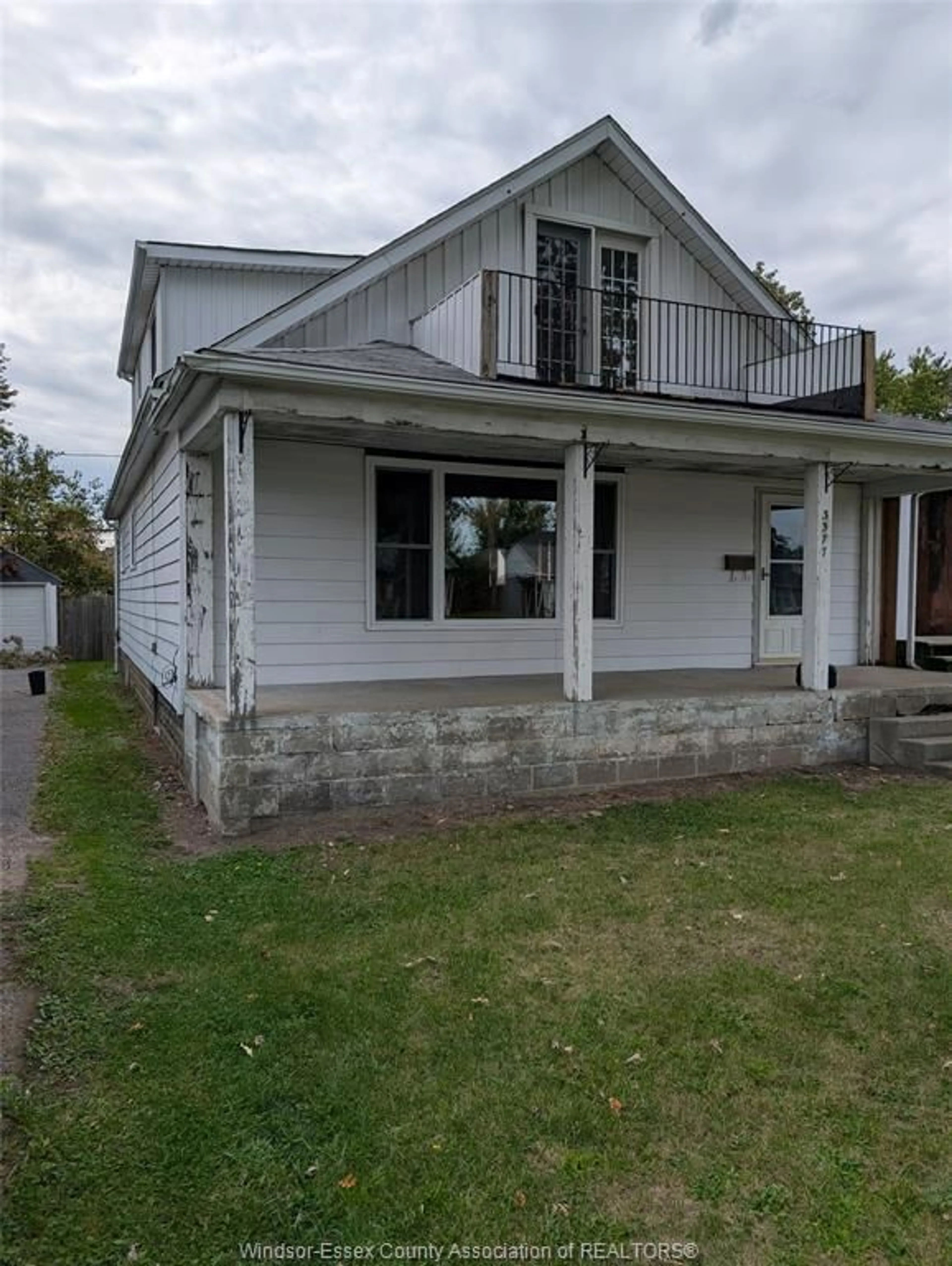 Home with vinyl exterior material, street for 3377 BLISS Rd, Windsor Ontario N8W 3B4