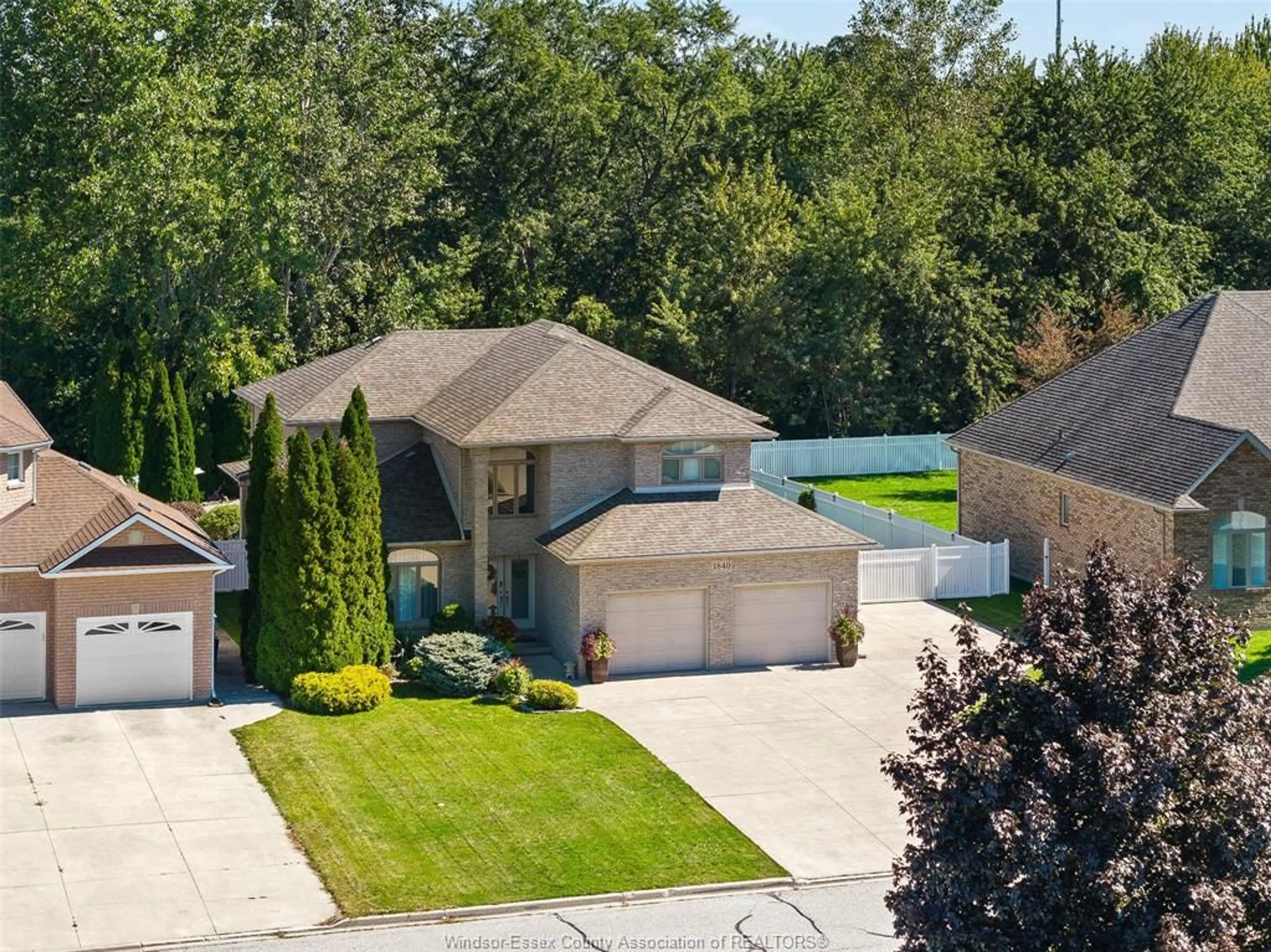 A pic from outside/outdoor area/front of a property/back of a property/a pic from drone, street for 1840 DESLIPPE Dr, Tecumseh Ontario N9K 1C6