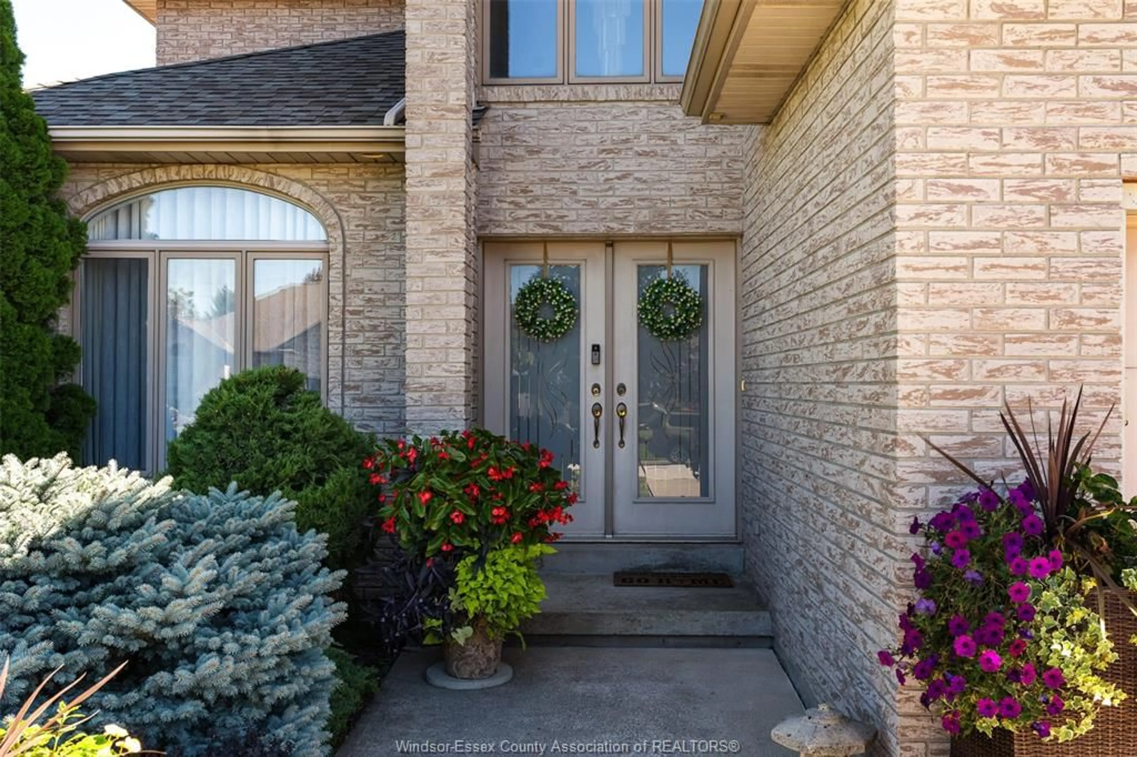 Indoor entryway for 1840 DESLIPPE Dr, Tecumseh Ontario N9K 1C6