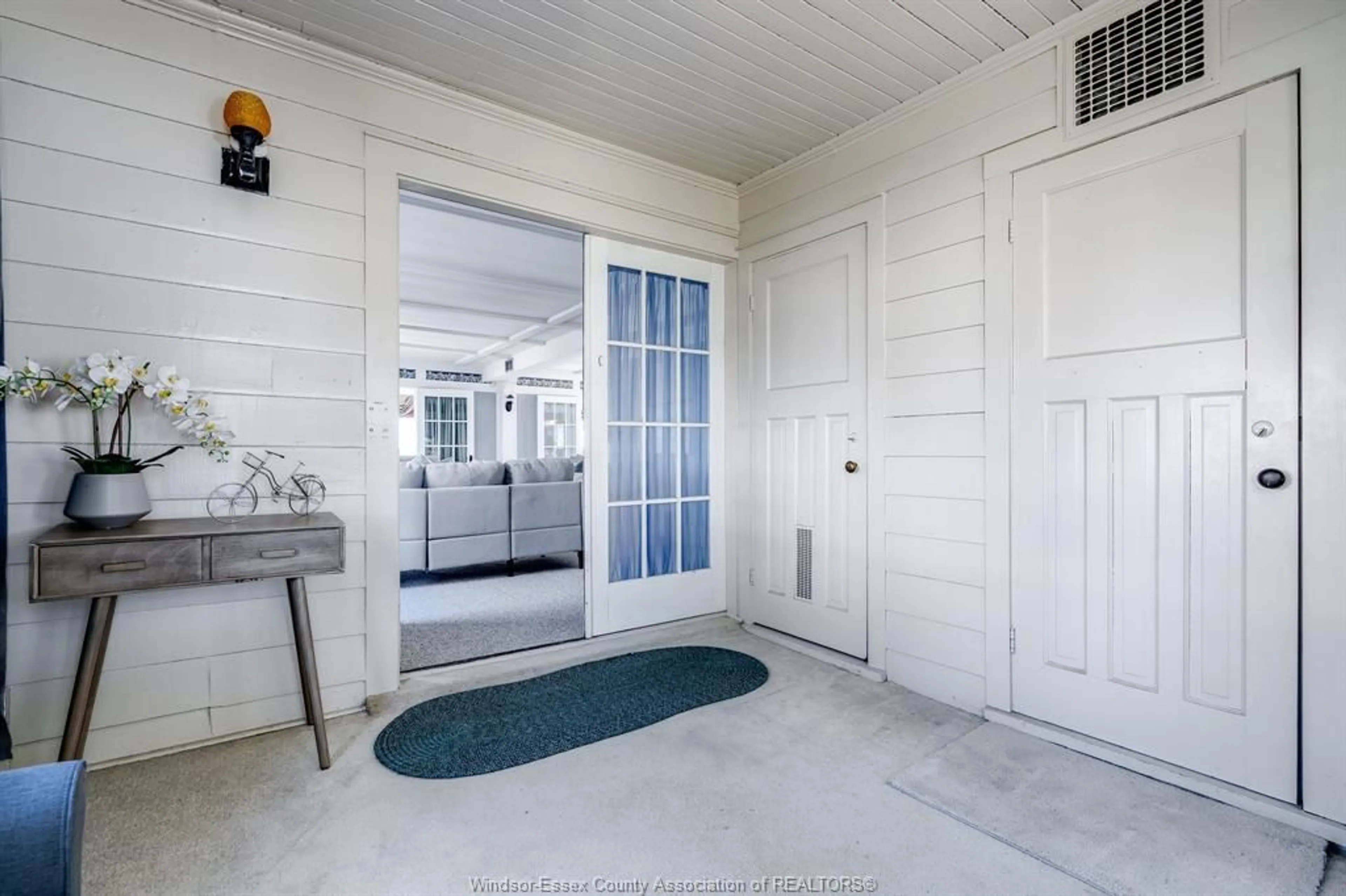 Indoor entryway for 1247 Heritage Rd, Kingsville Ontario N9Y 2E6