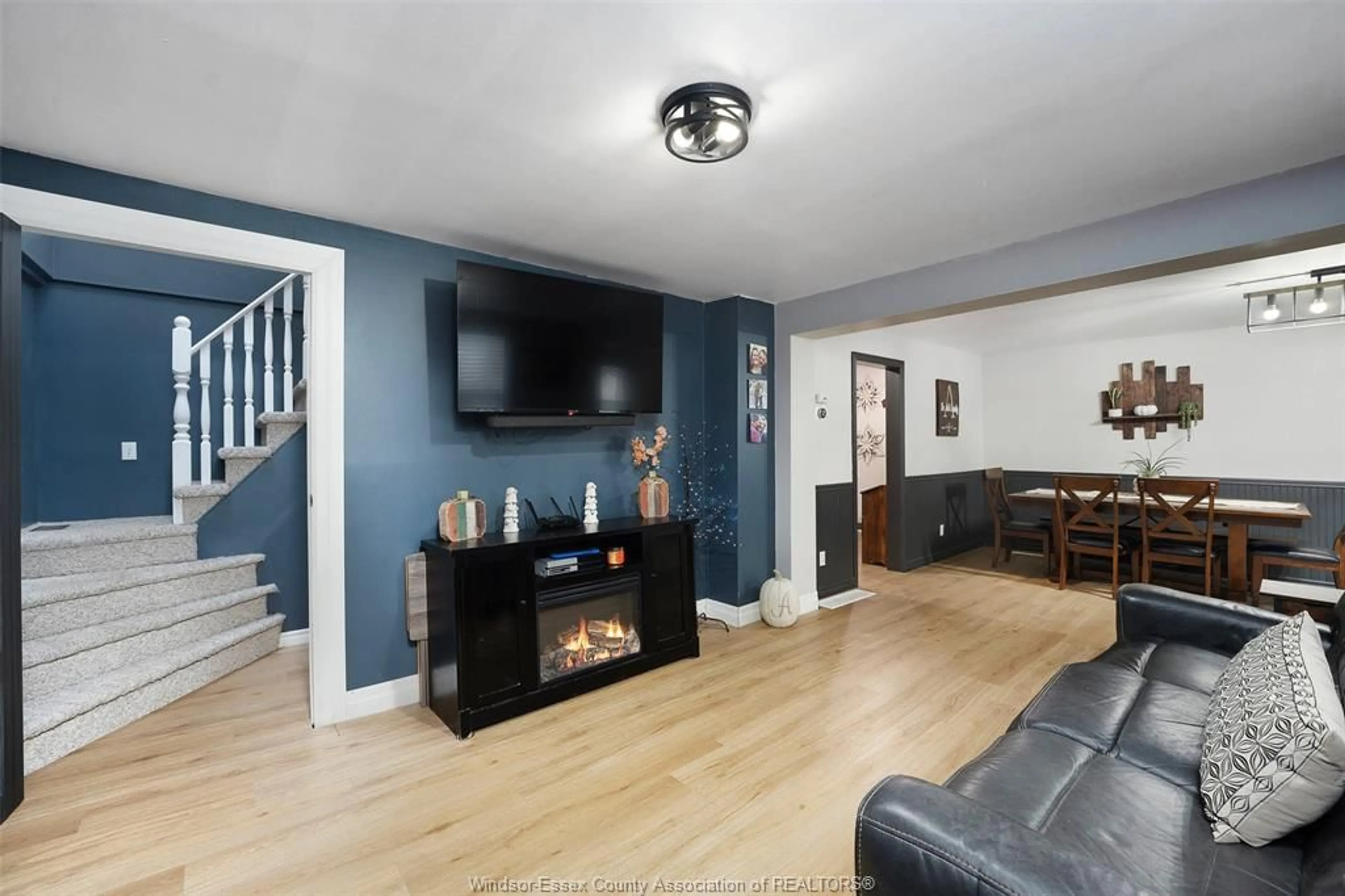Living room with furniture, wood/laminate floor for 83 Elliott St, Leamington Ontario N8H 3M9