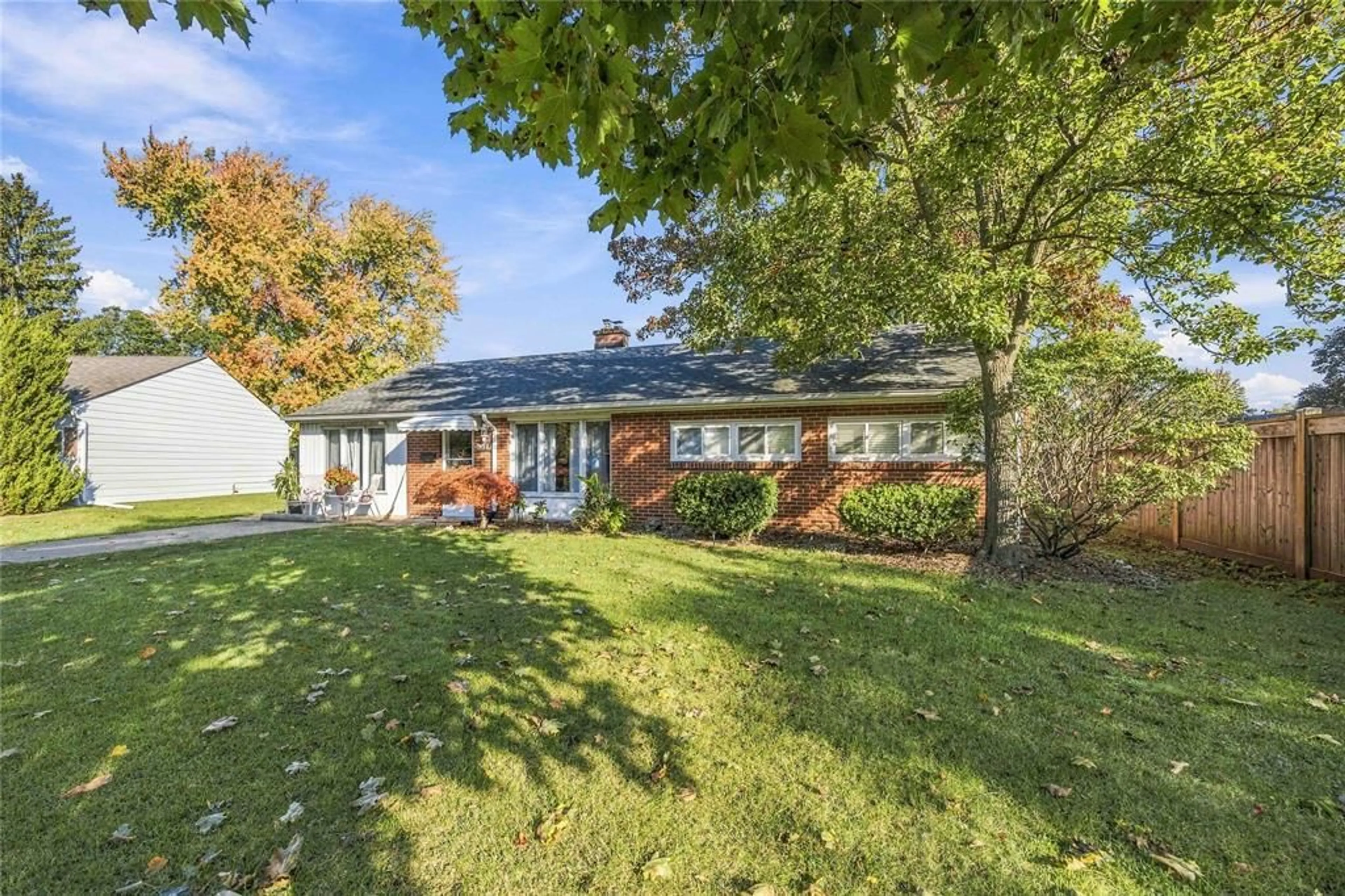 Unknown for 914 Retlaw Dr, Sarnia Ontario N7V 2X1