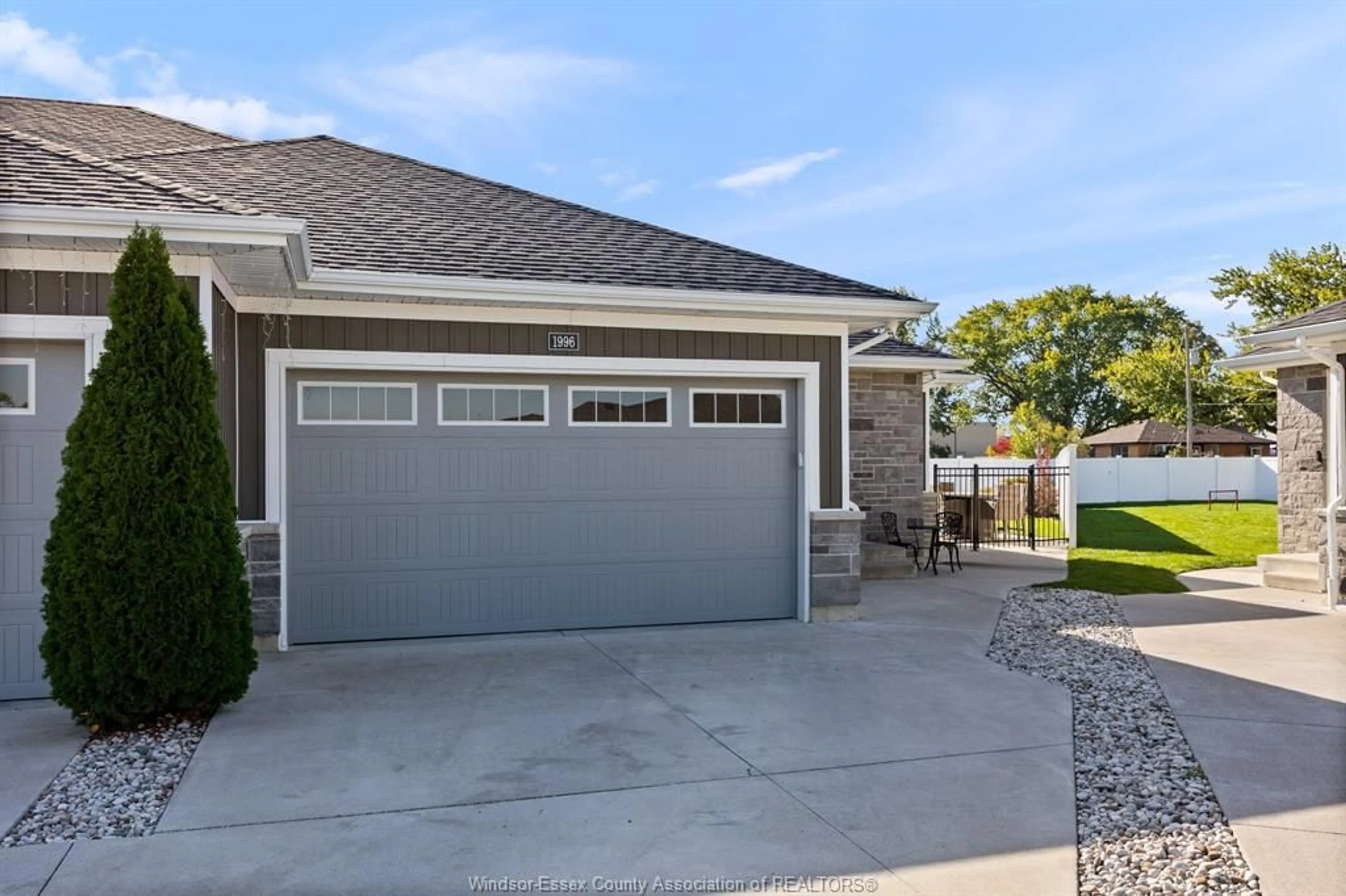 Indoor garage for 1996 ETHAN Crt, Windsor Ontario N8T 0B3
