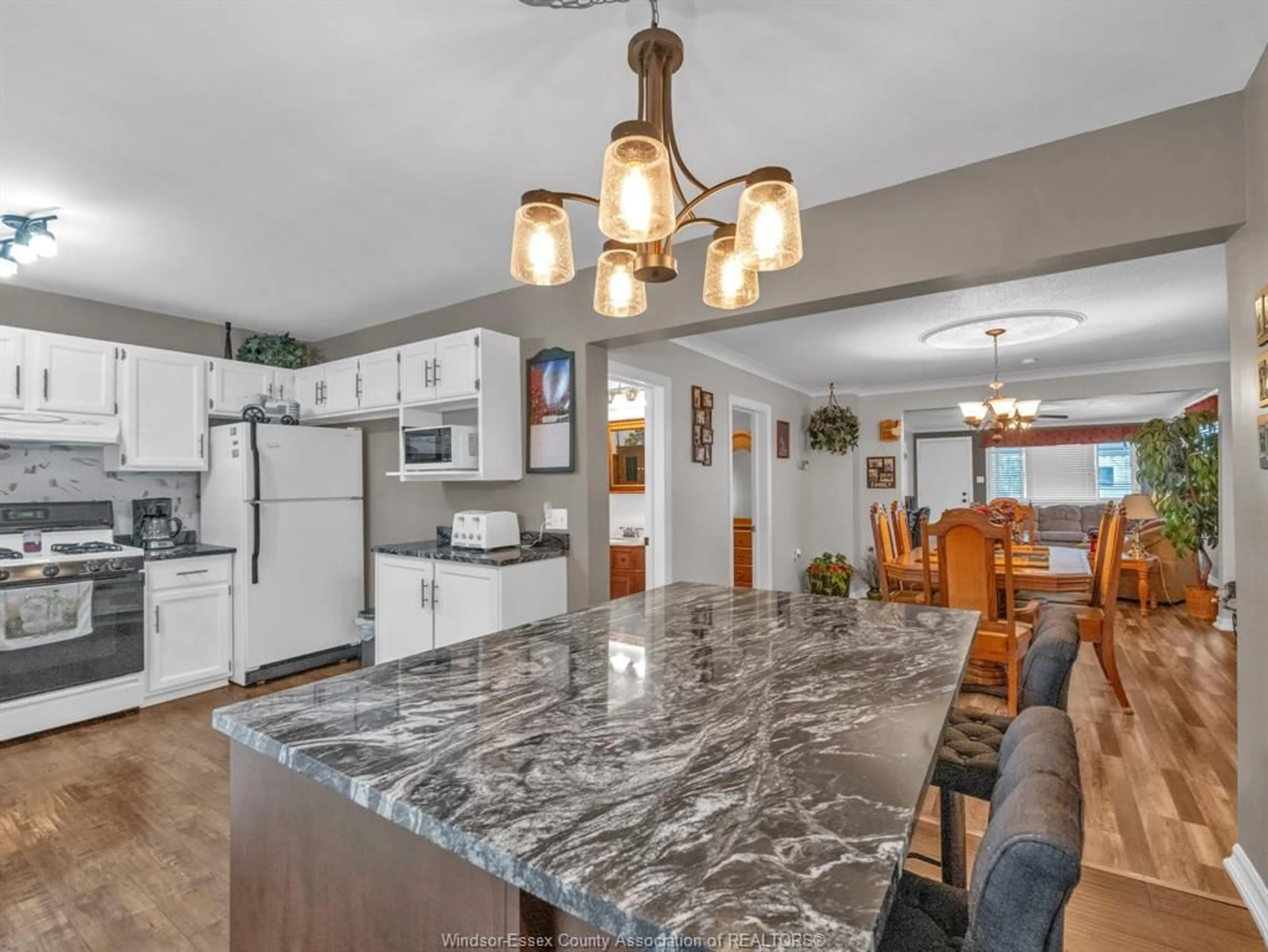 Open concept kitchen, ceramic/tile floor for 40 WESTMORELAND, Leamington Ontario N8H 3P3