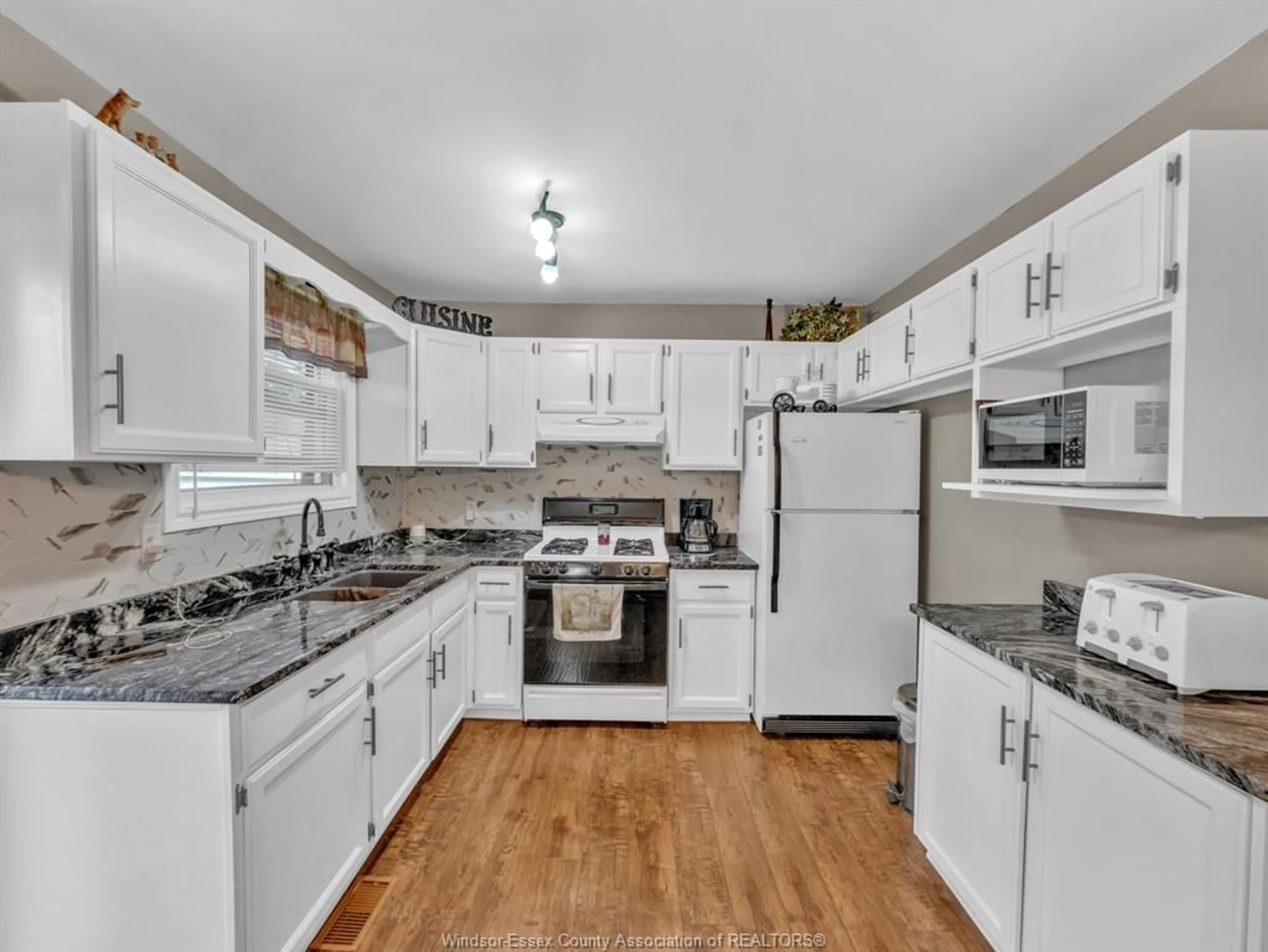 Standard kitchen, unknown for 40 WESTMORELAND, Leamington Ontario N8H 3P3