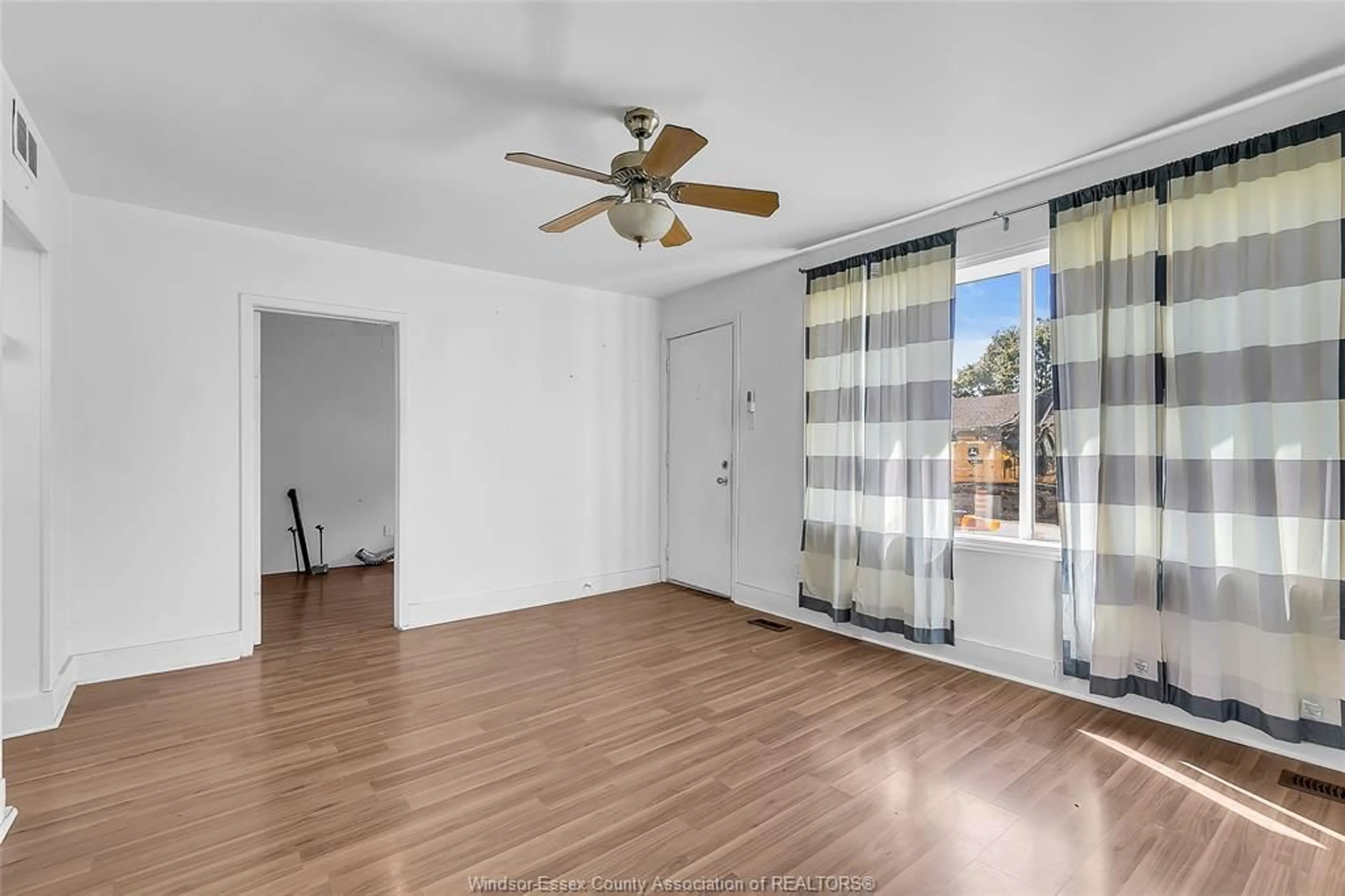 A pic of a room for 1304 CENTRAL Ave, Windsor Ontario N8Y 3V4