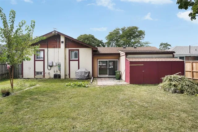 986 Eastlawn Ave, Windsor 3