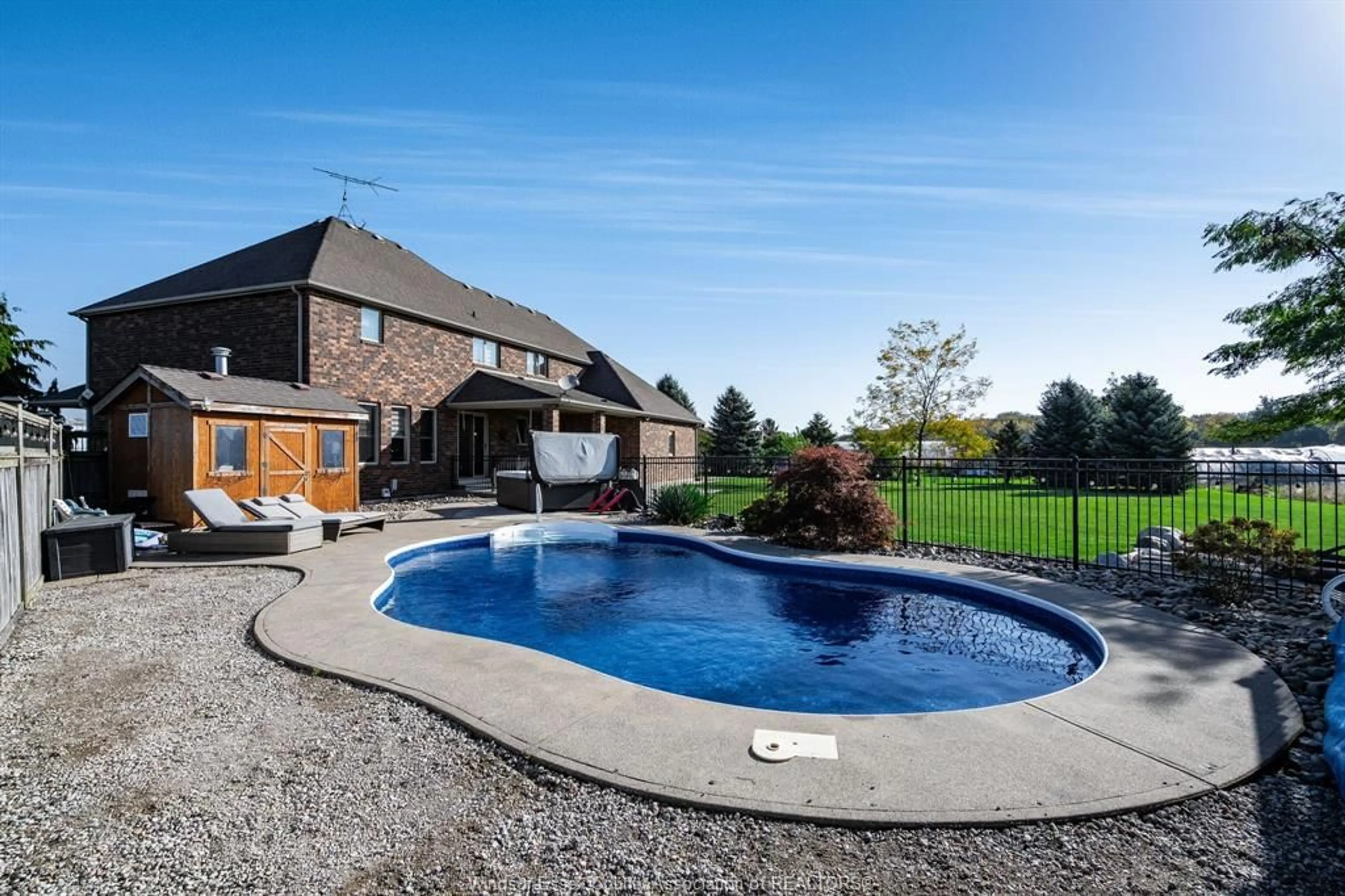 Pool for 901 Road 2, Kingsville Ontario N9Y 3E4
