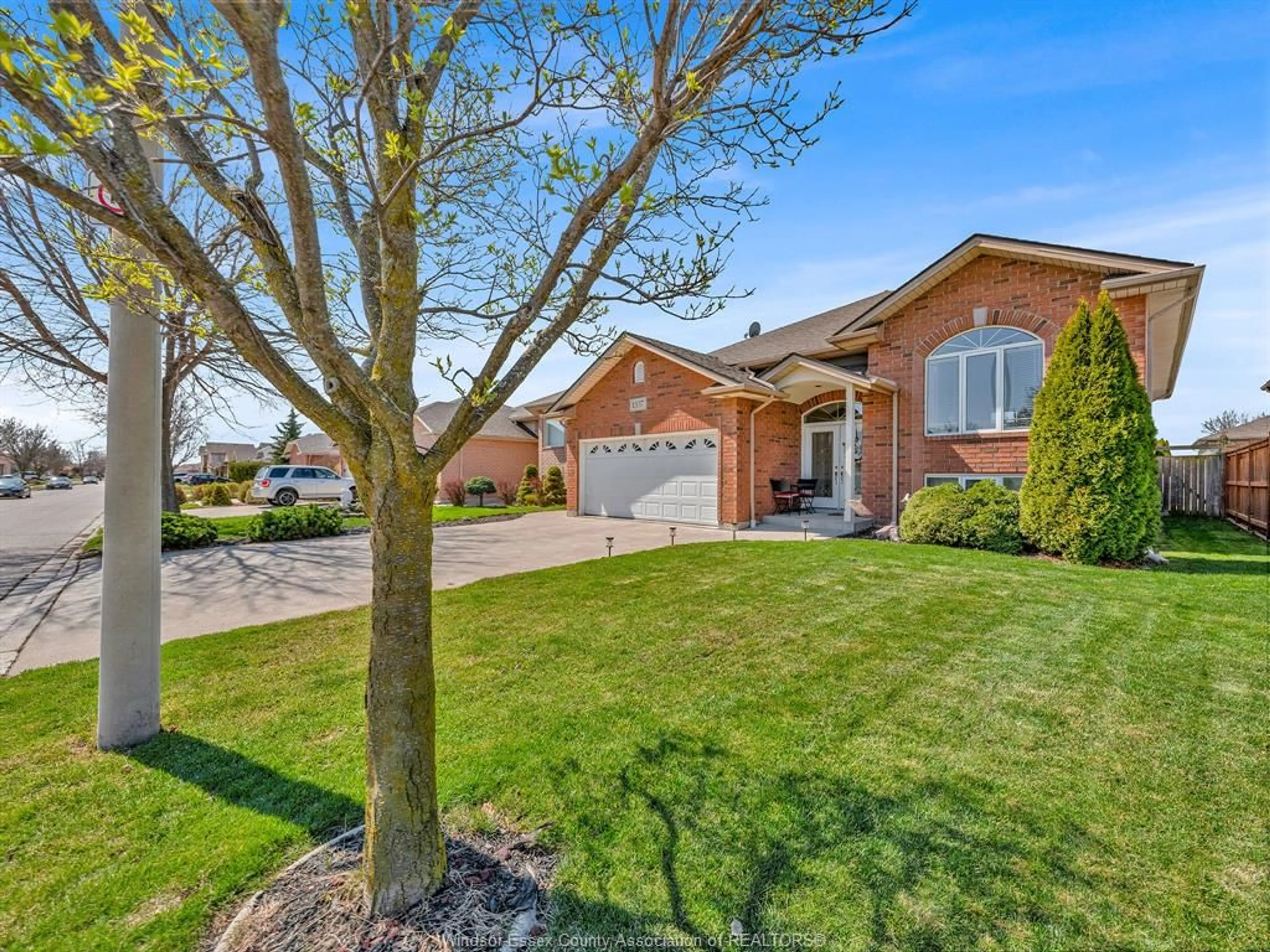 Home with brick exterior material, street for 1537 MORNINGSTAR, Windsor Ontario N8P 1R1