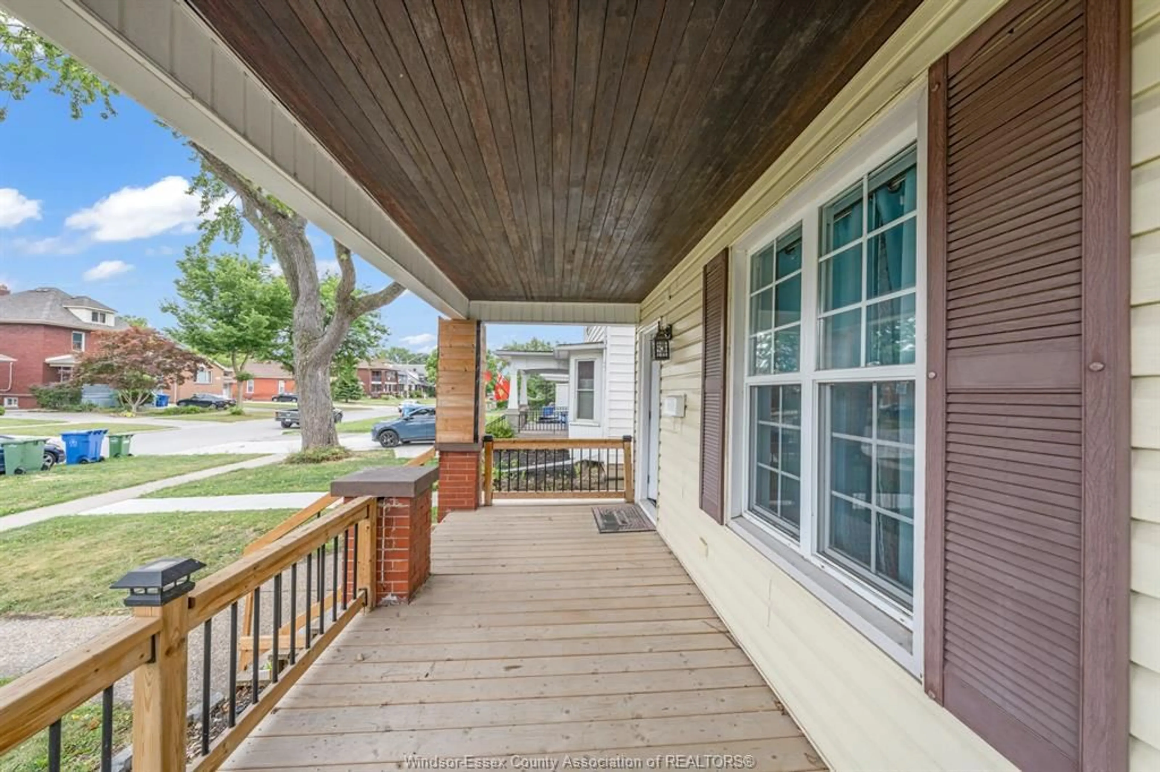 Patio, street for 427 CAMERON, Windsor Ontario N9B 1Y9