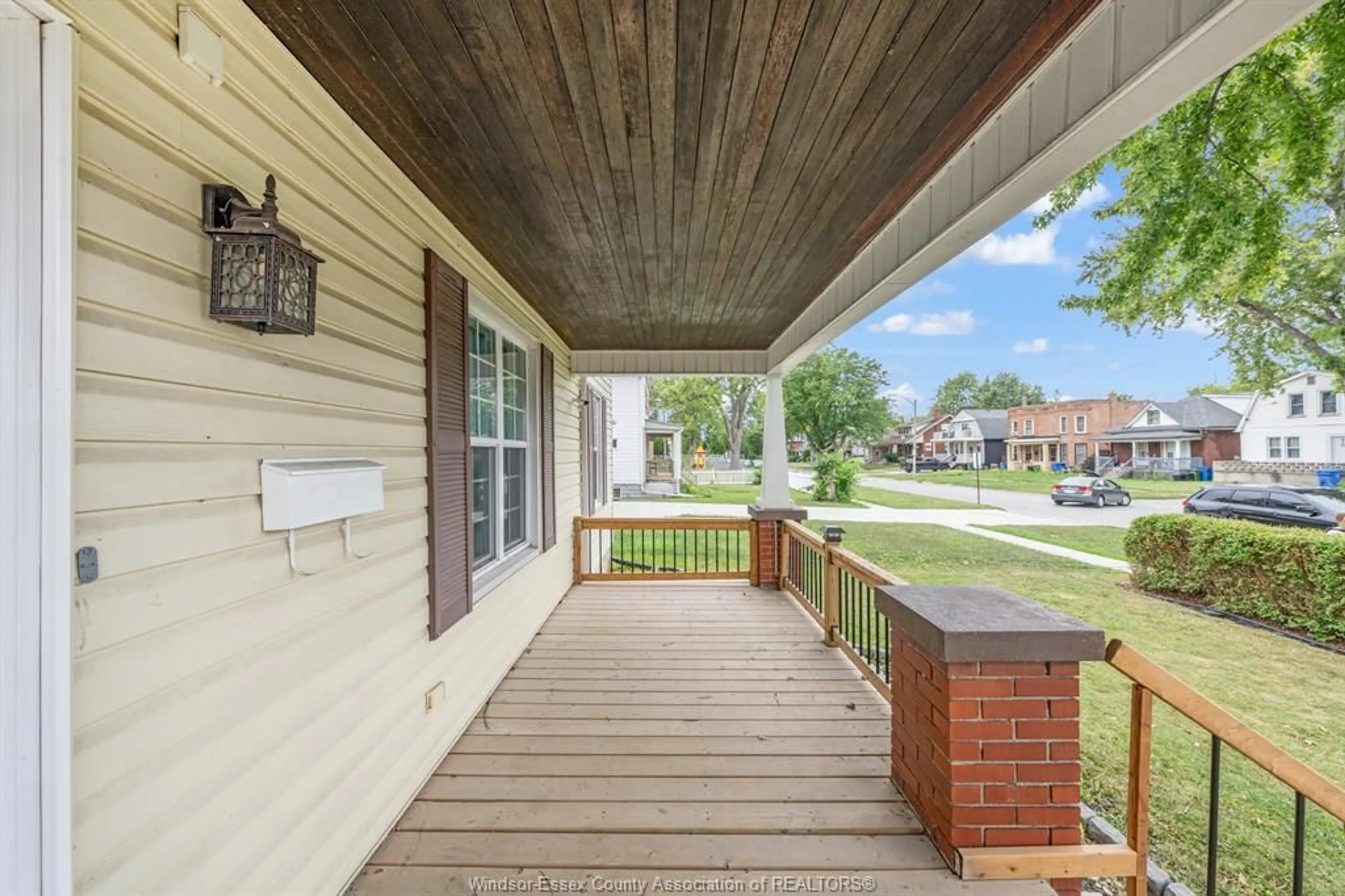 Patio, street for 427 CAMERON, Windsor Ontario N9B 1Y9