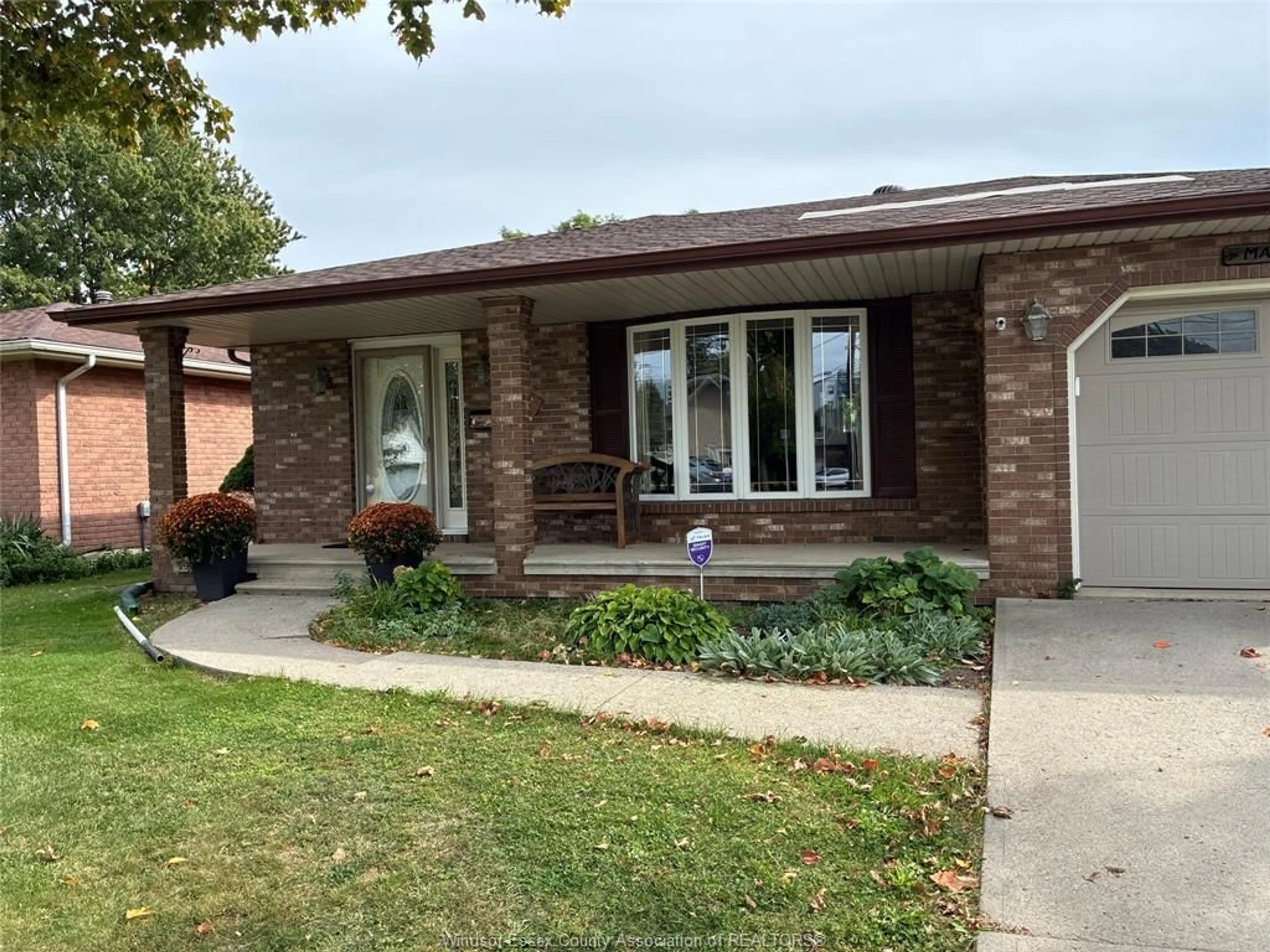 Home with brick exterior material, street for 3596 HEMLOCK Ave, Windsor Ontario N8R 1Z9